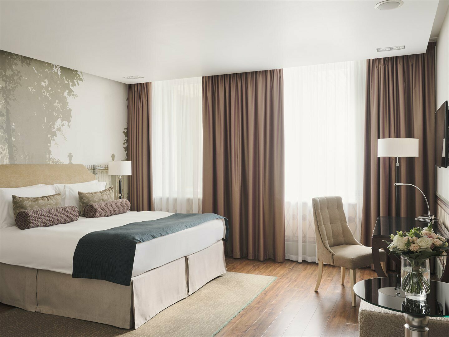 Супериор с 1 кроватью  Queen-size  вид в Атриум