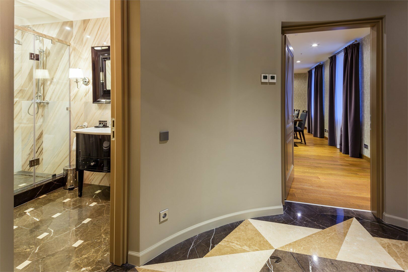 Президентский Сюит с 1 кроватью King- size с  Панорамным видом