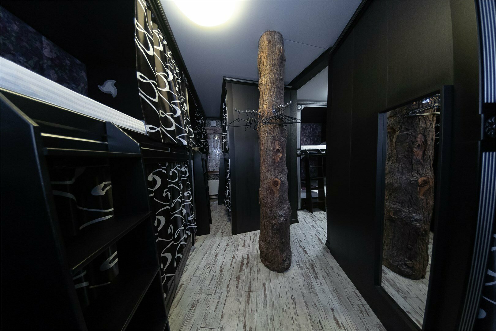 Место на двухъярусной кровати в общем 10-местном номере №4 для женщин