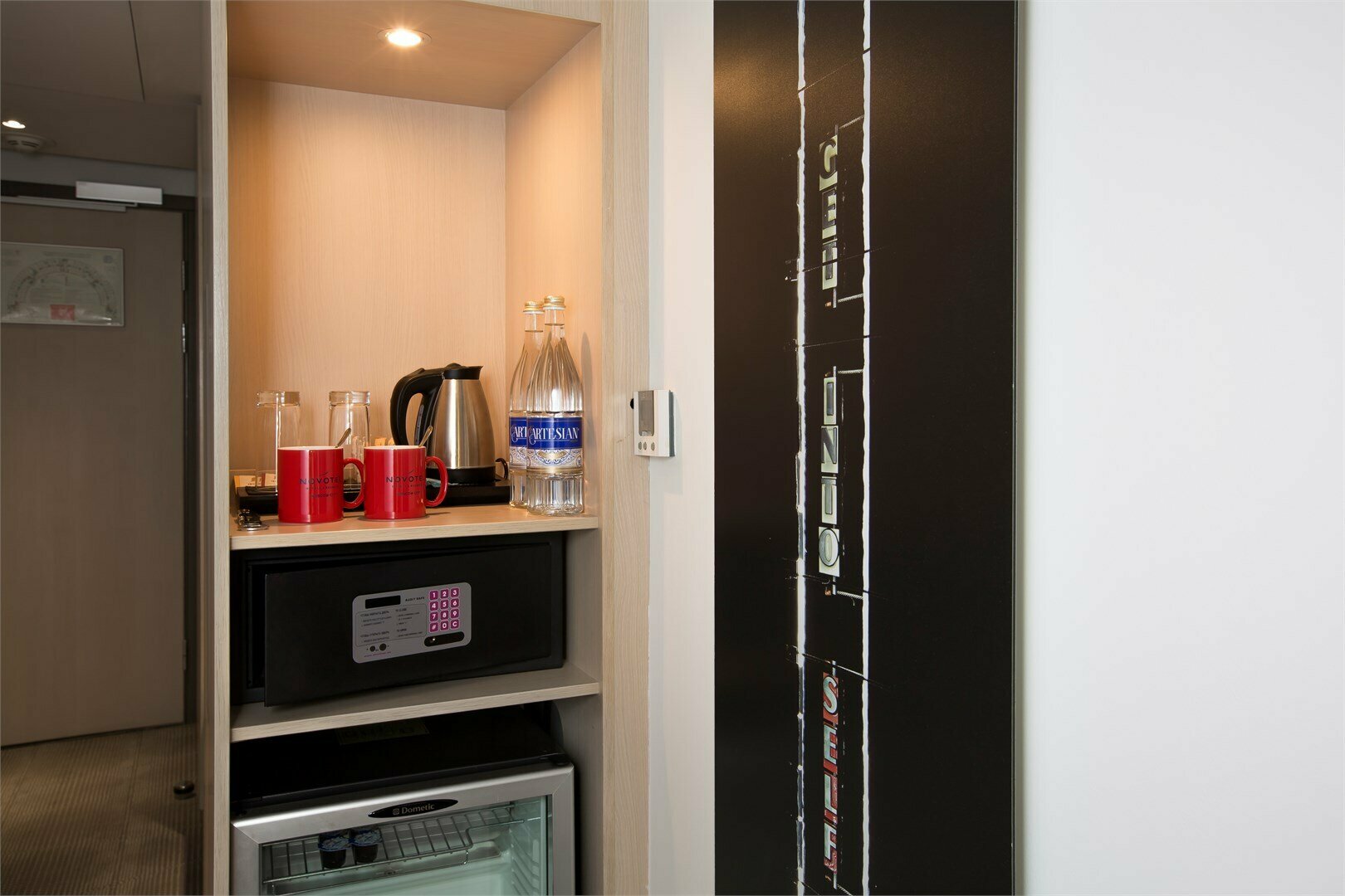 Супериор c 1 кроватью queensize , вид в атриум