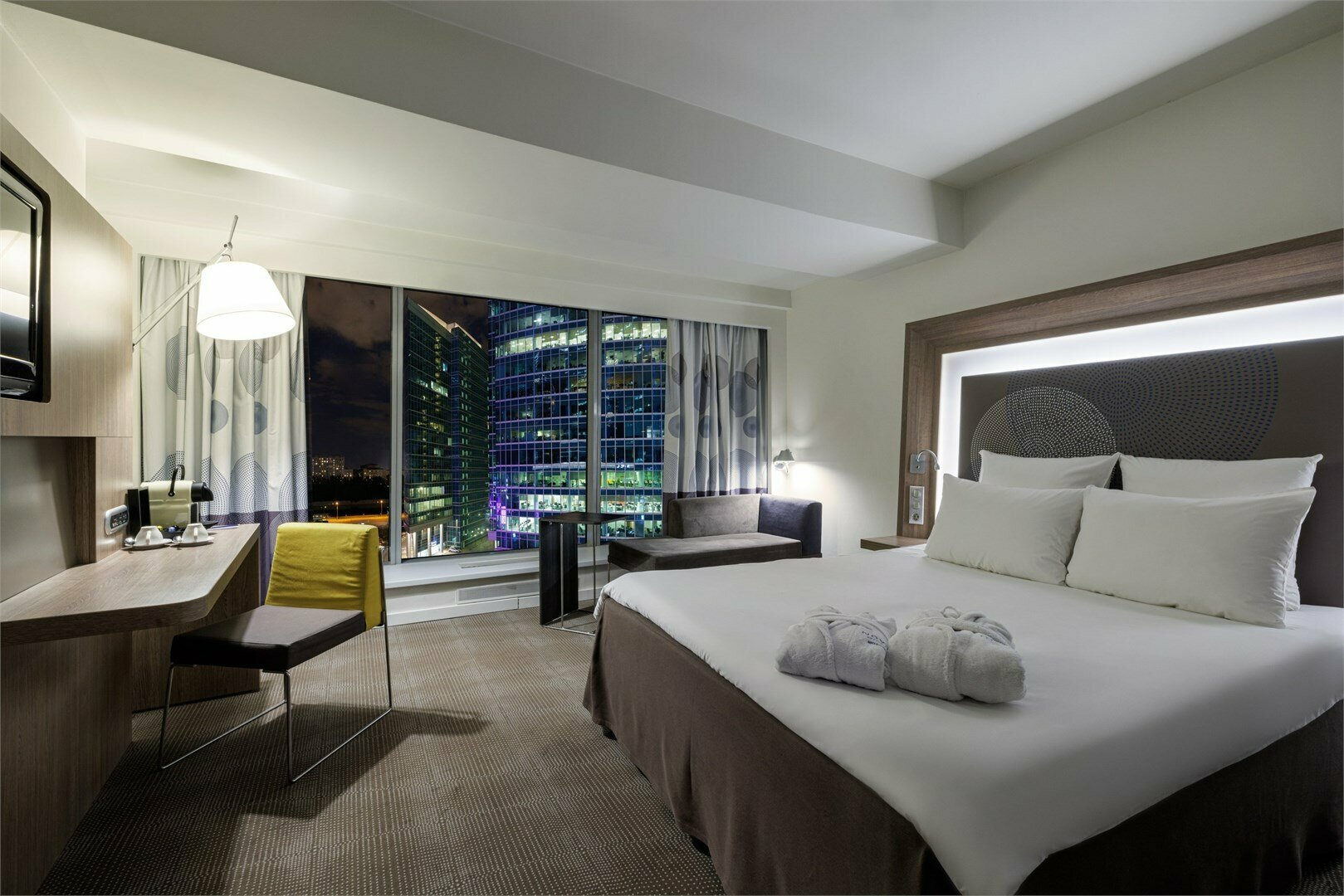 Делюкс с двуспальной кроватью, вид на город