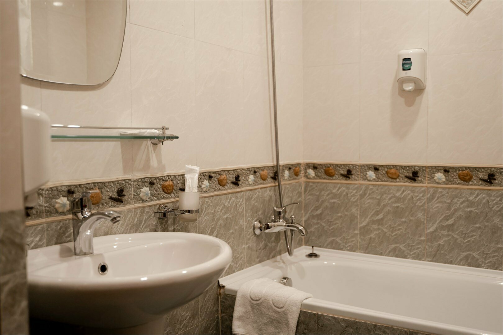 Двухместный эконом с одной двуспальной кроватью (Дополнительный корпус "Маячок" без лифта)