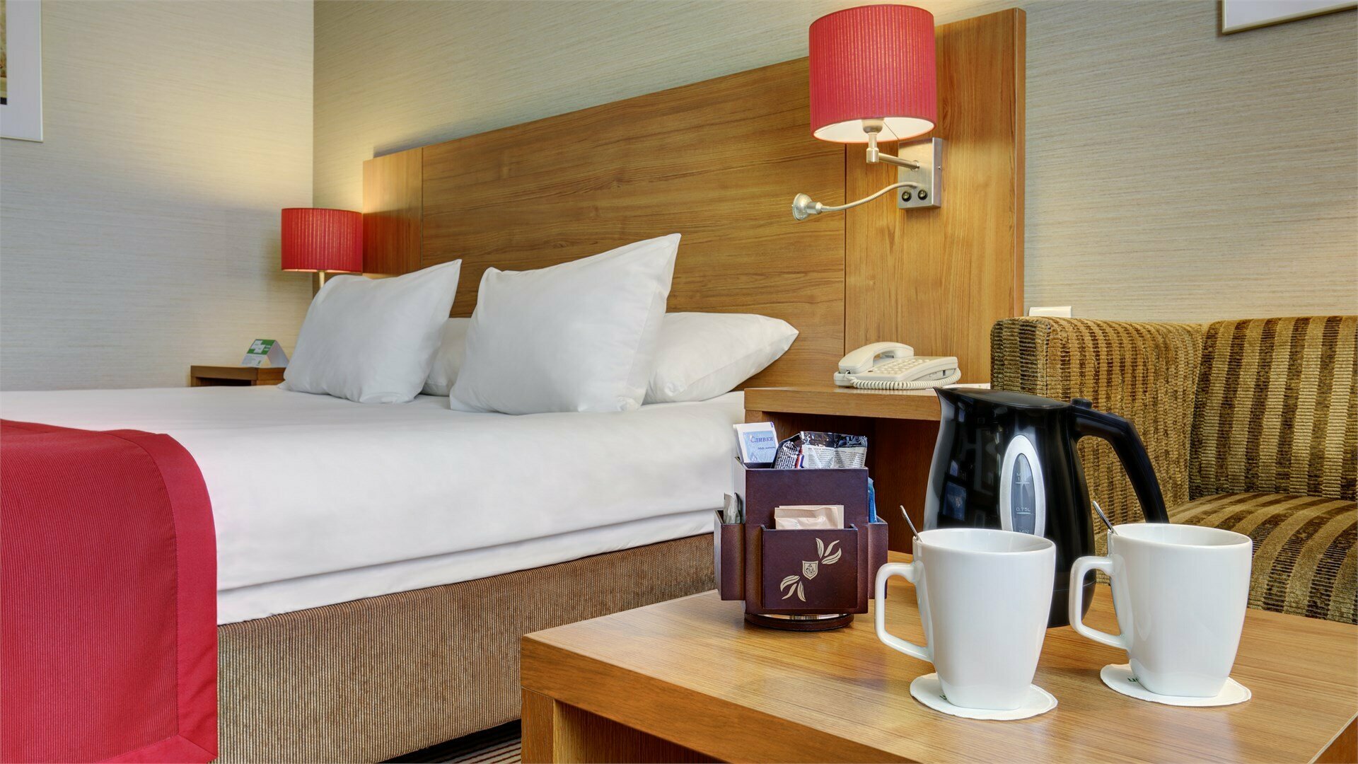 Cтандартный номер с двуспальной кроватью и диваном