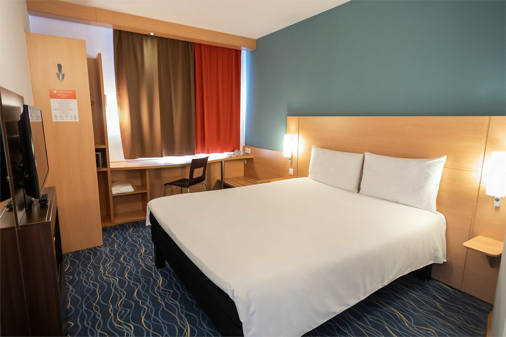 Номер Premium, семейный - с двуспальной кроватью и диваном