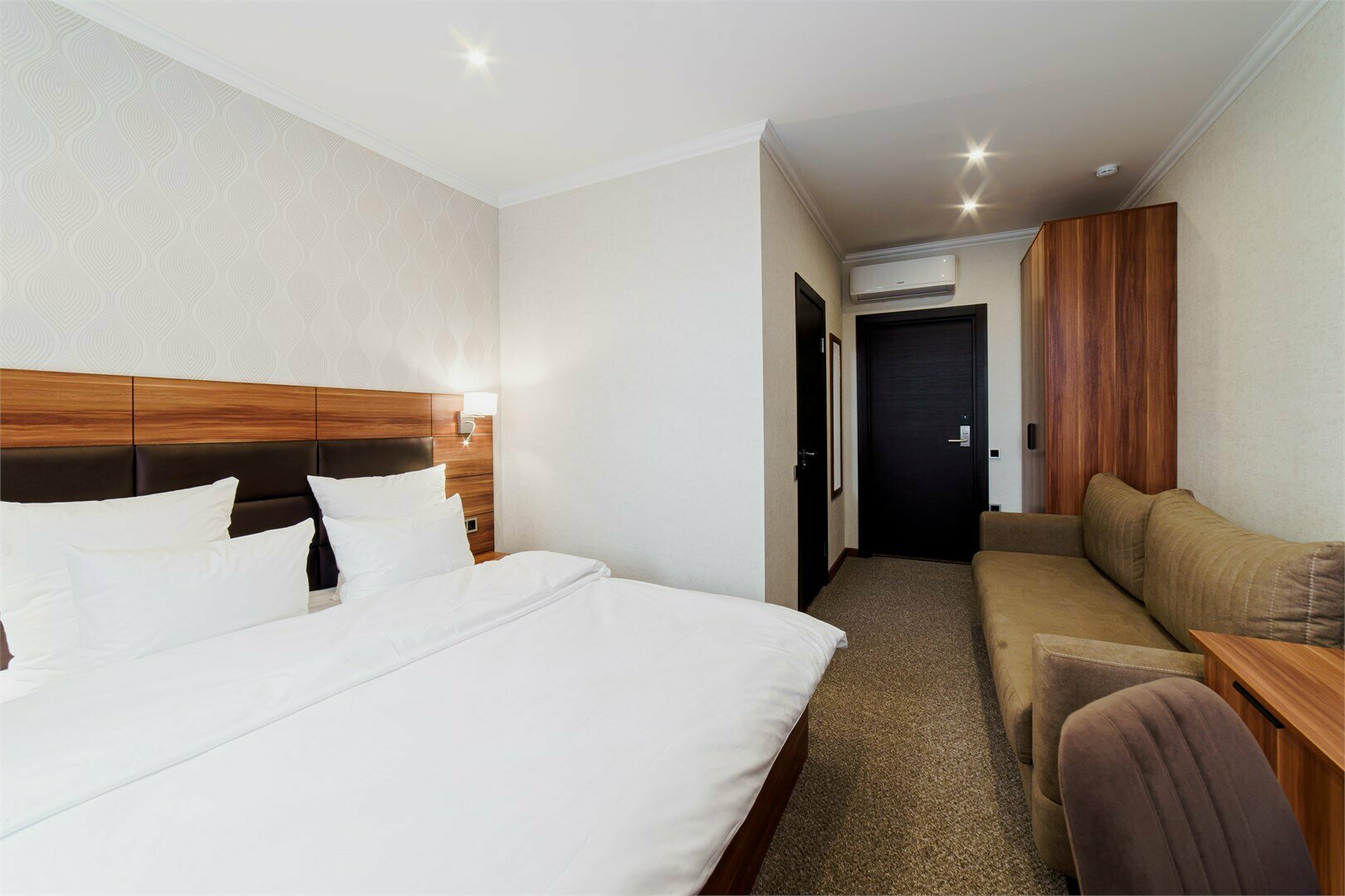 НОМЕР ДЕЛЮКС С КРОВАТЬЮ РАЗМЕРА «KING-SIZE»