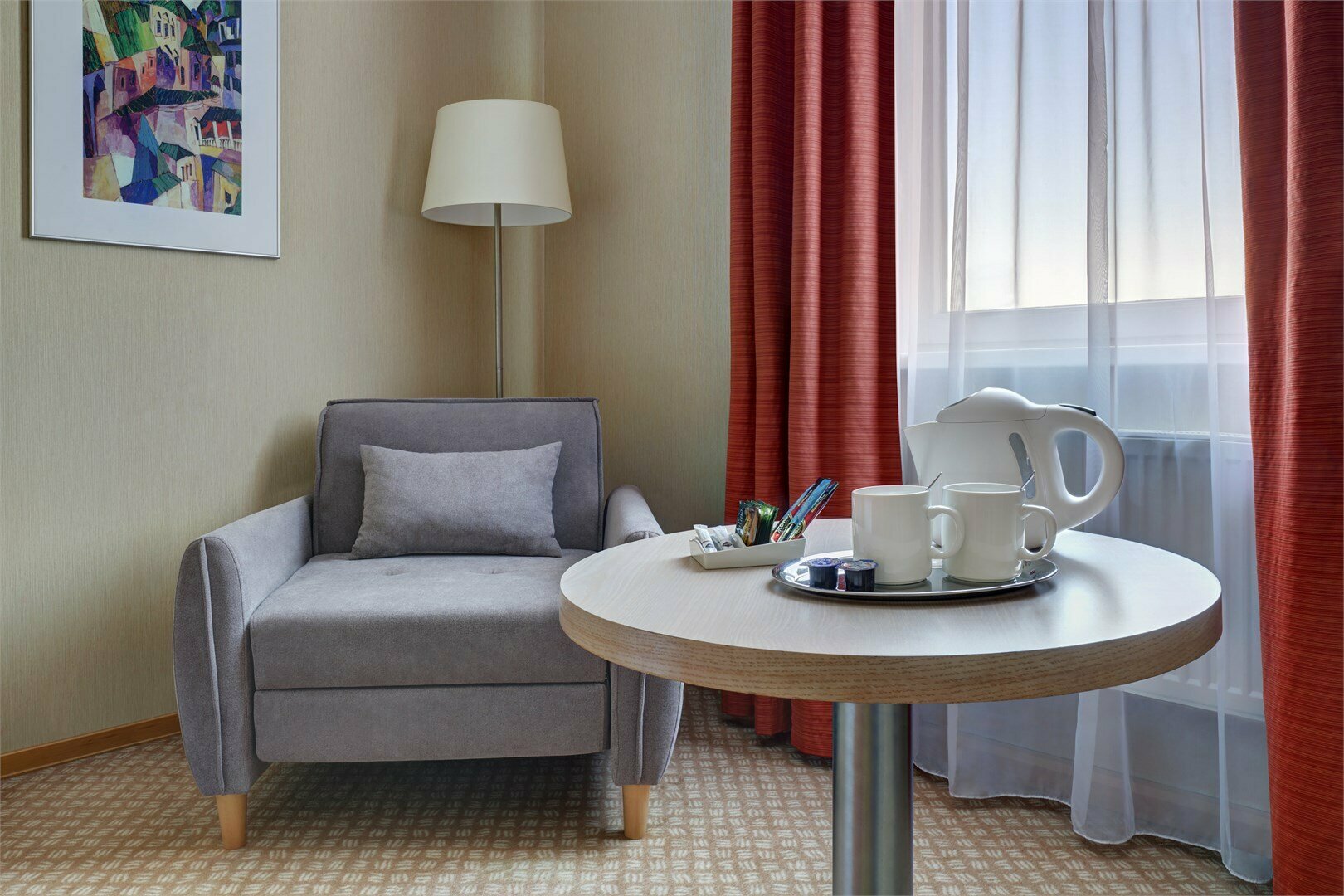 Представительский улучшенный номер с большой двуспальной кроватью