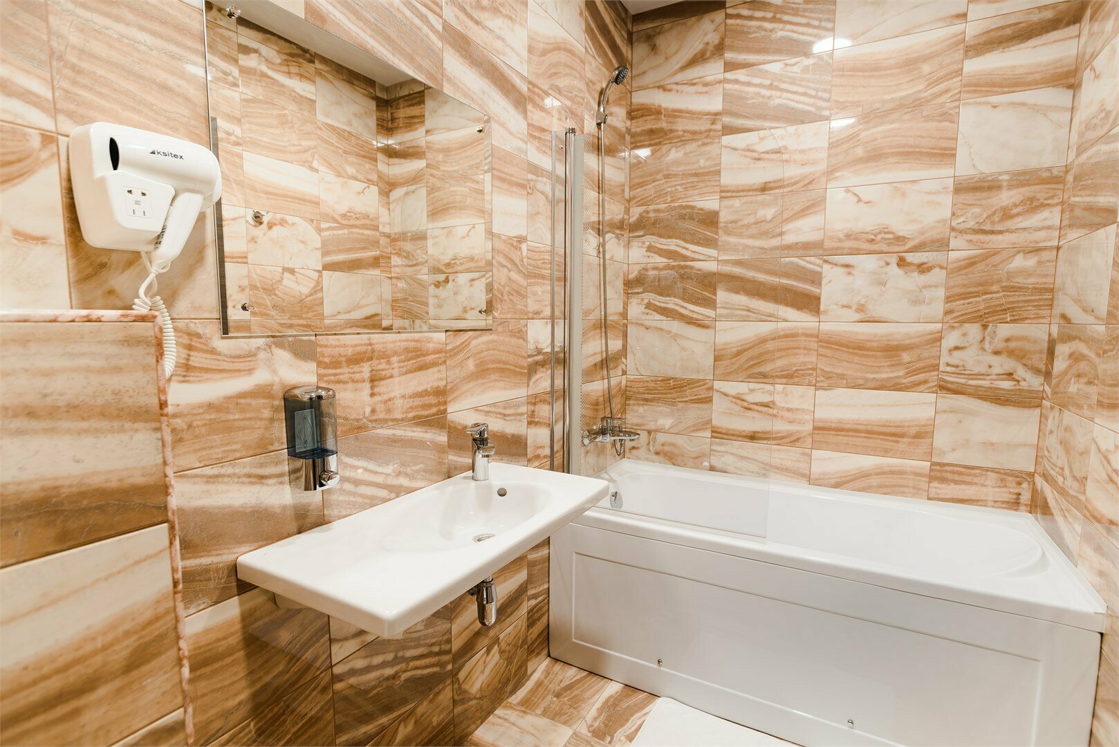 DOUBLE Стандартный двухместный номер с 1 двуспальной кроватью