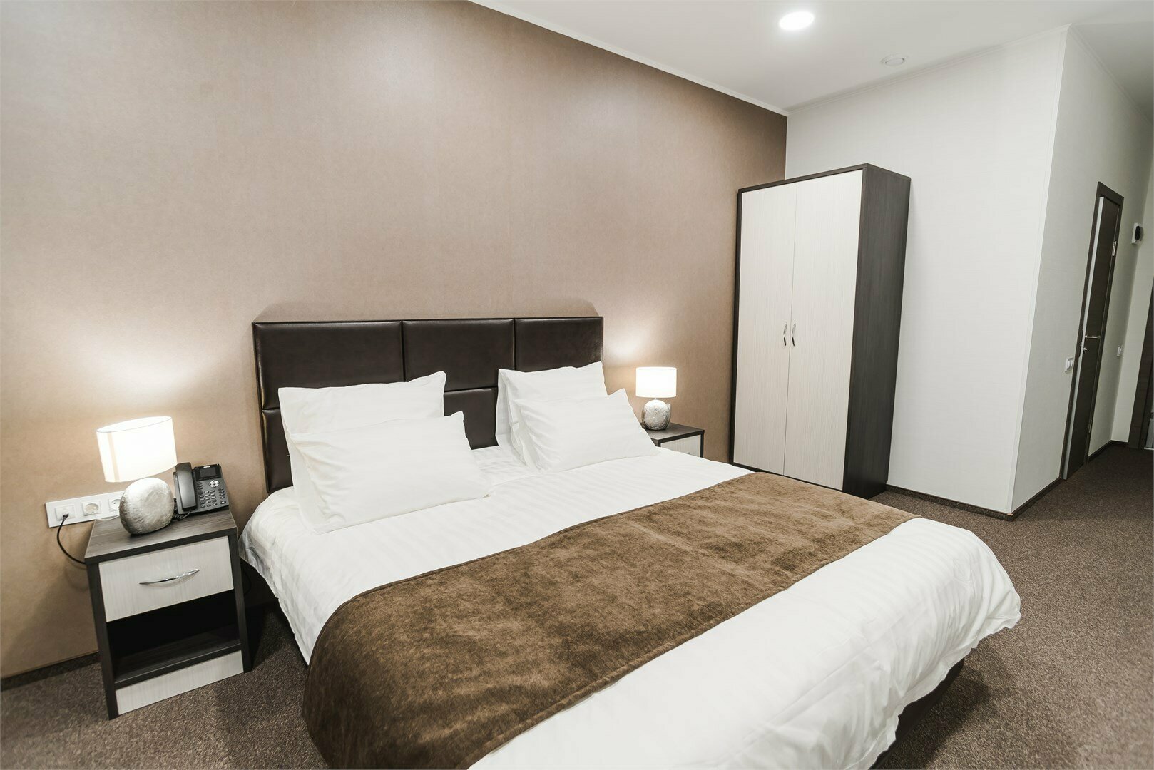 DOUBLE Стандартный двухместный номер с 1 двуспальной кроватью