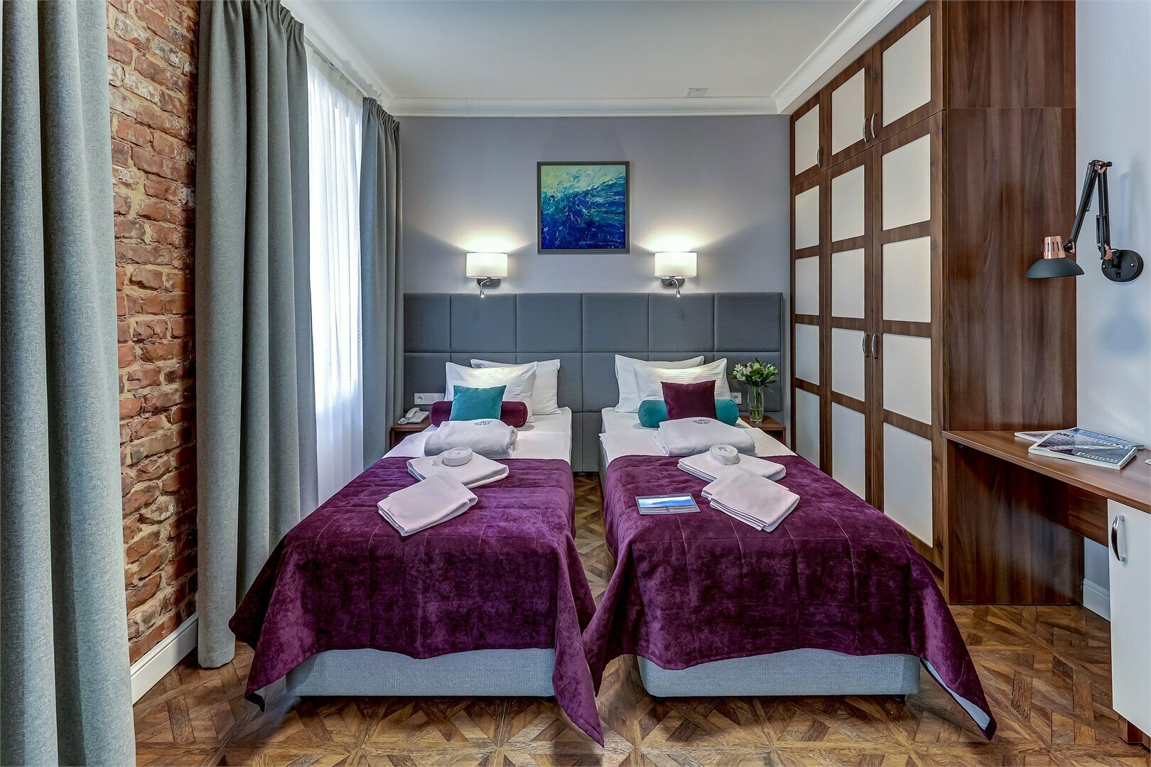 Номер комфорт с двумя раздельными кроватями или с одной большой кроватью