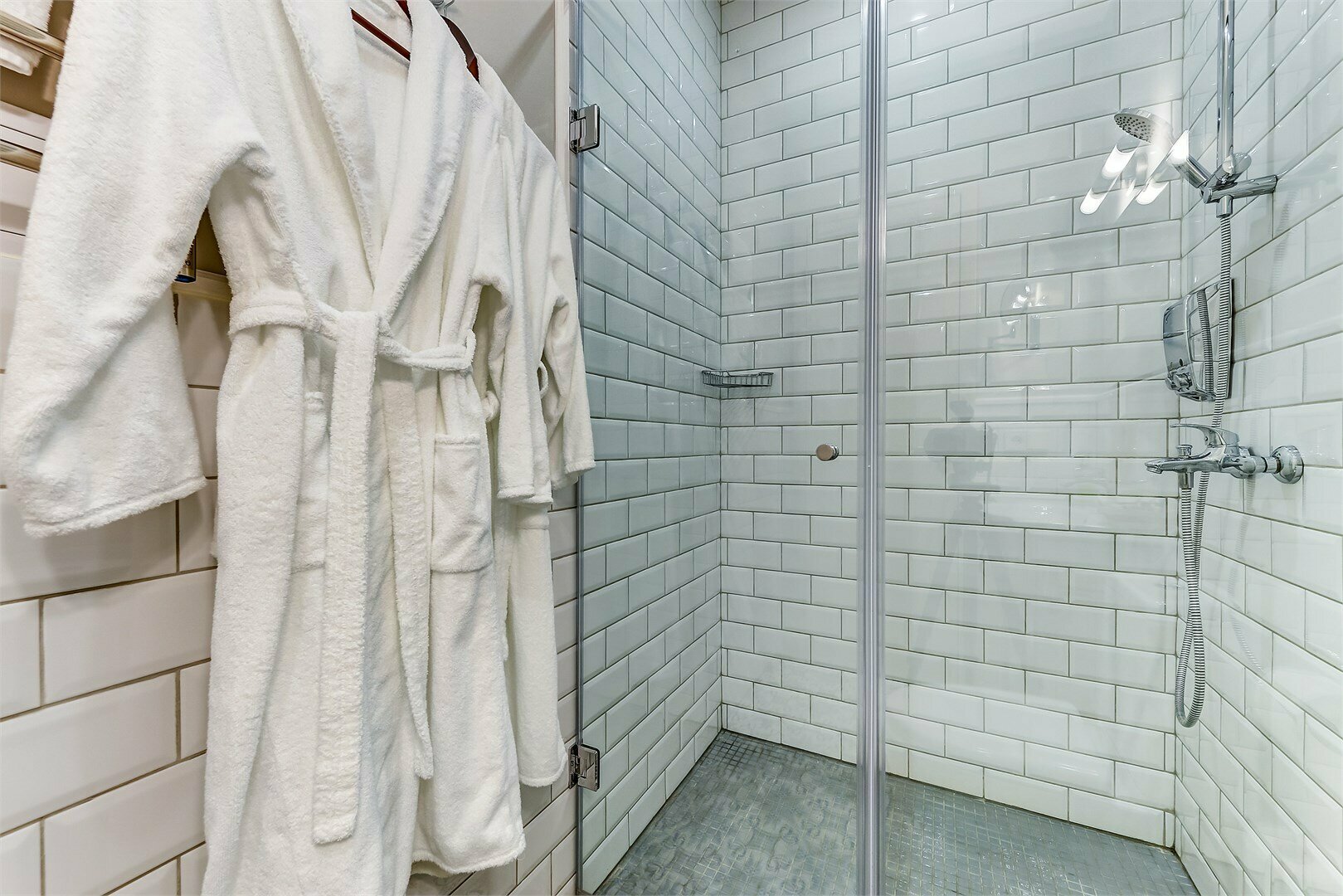 Номер комфорт двухместный с одной большой кроватью