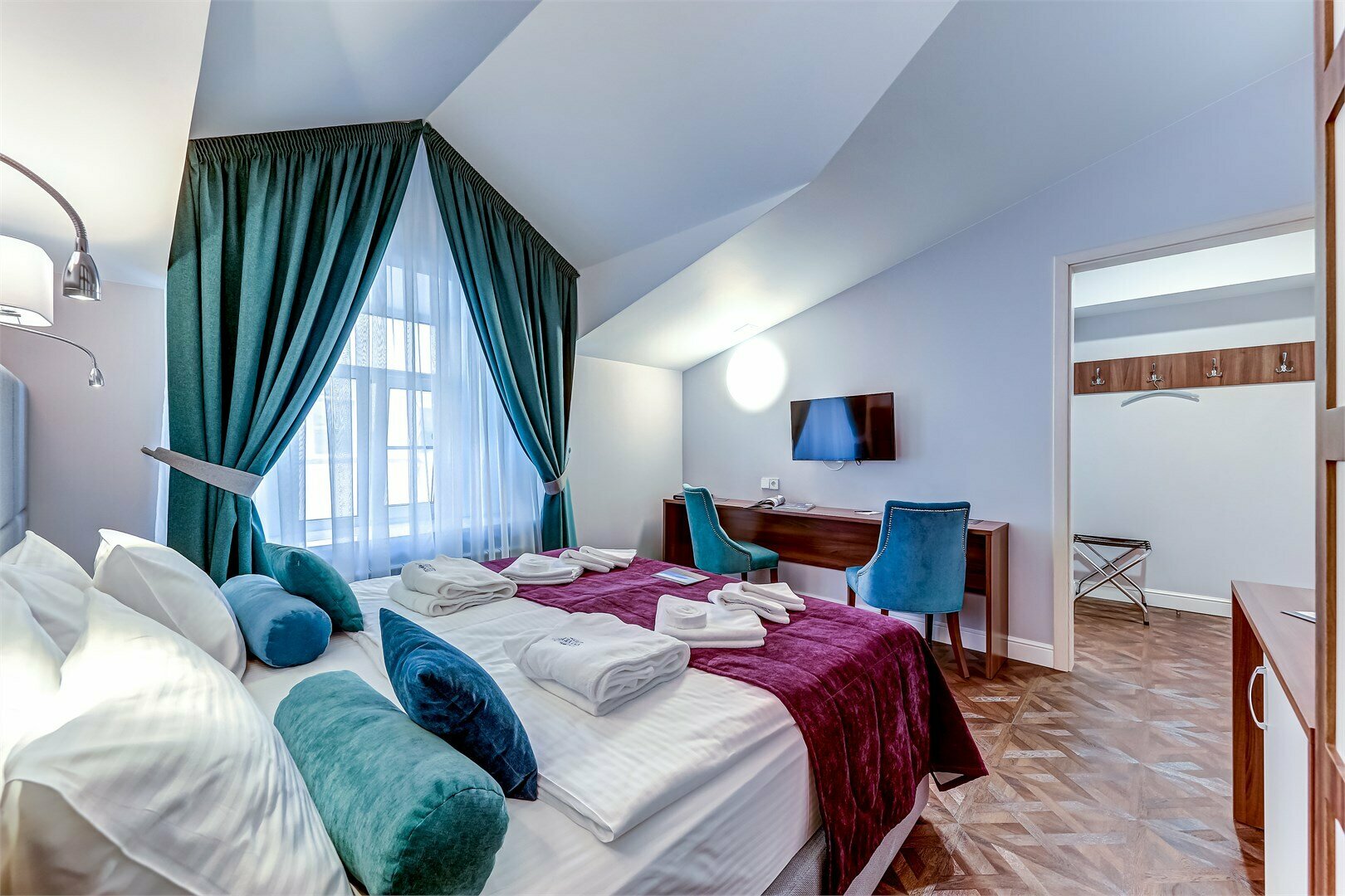 Номер комфорт двухместный с одной большой кроватью