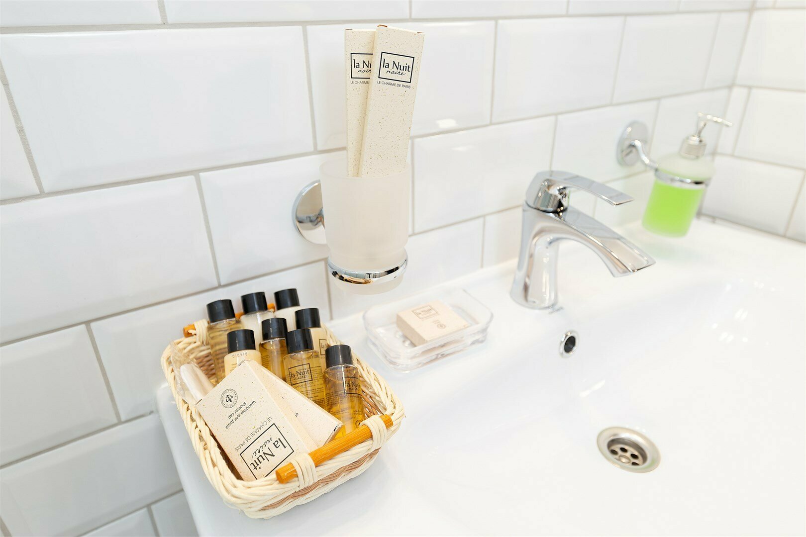 Номер комфорт с двумя раздельными кроватями или с одной большой кроватью