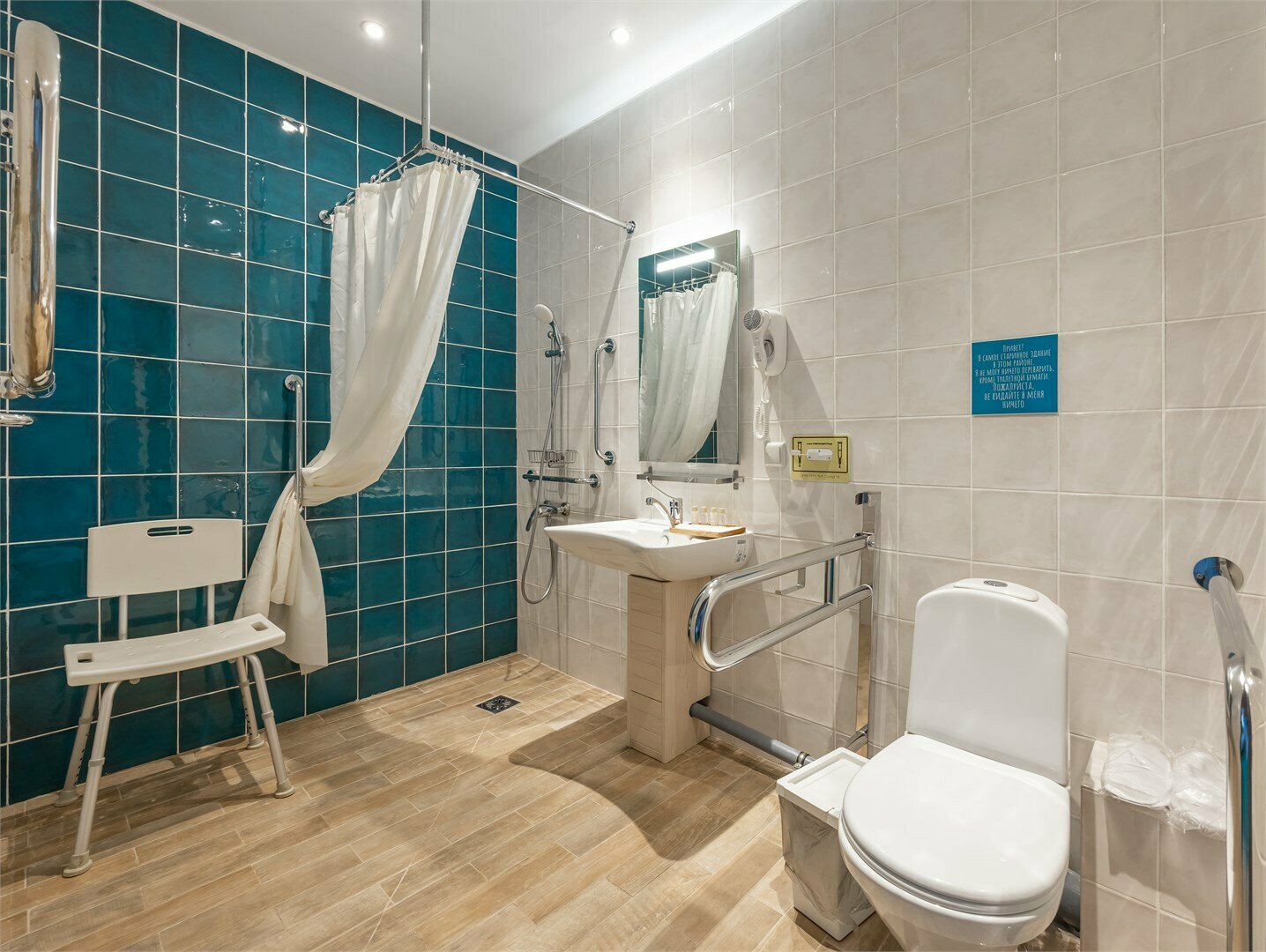 Двухместный номер с двумя раздельными кроватями- подходит для людей с ограниченными возможностями