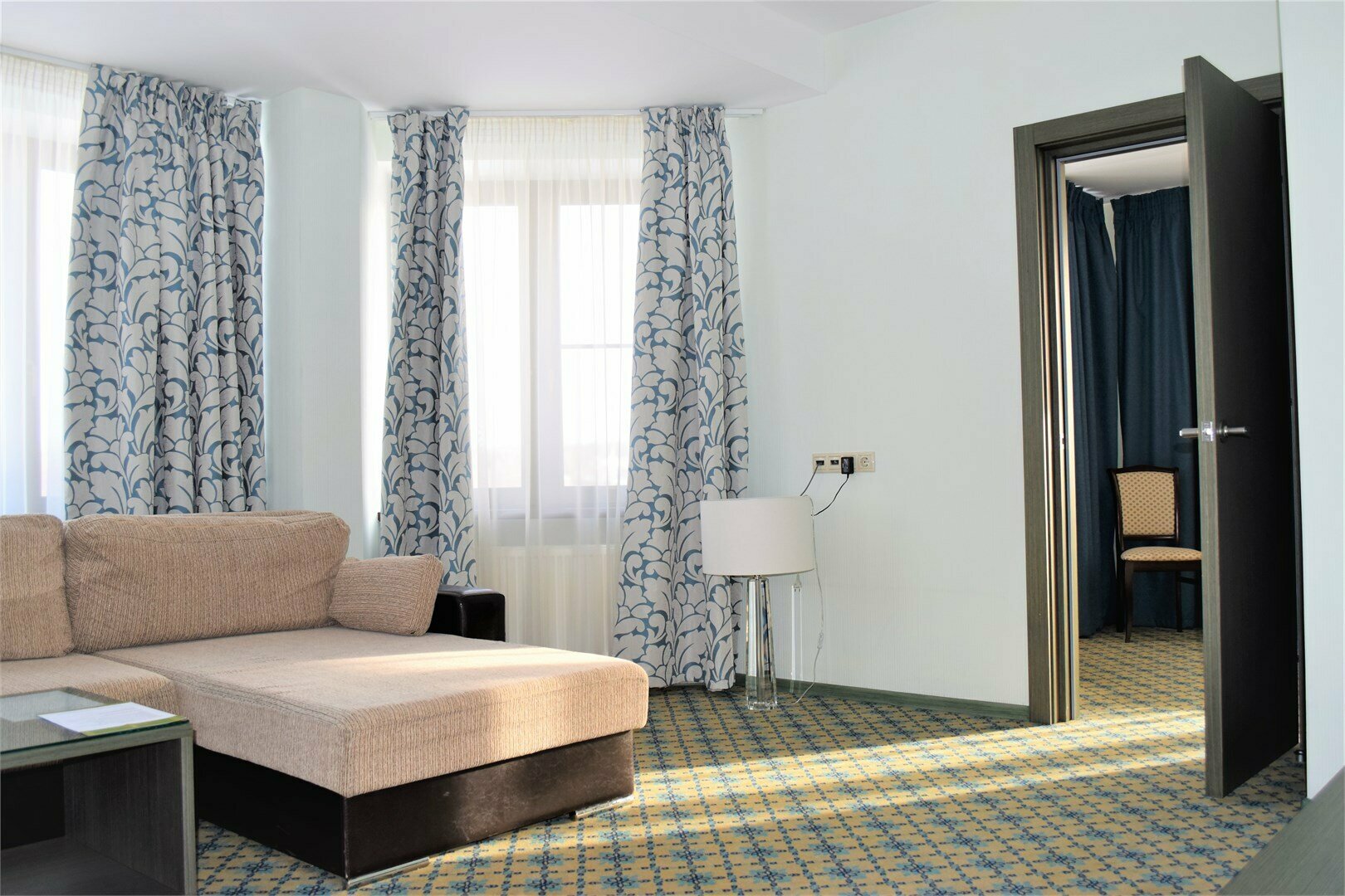 Люкс - номера с двумя спальнями и гостинной