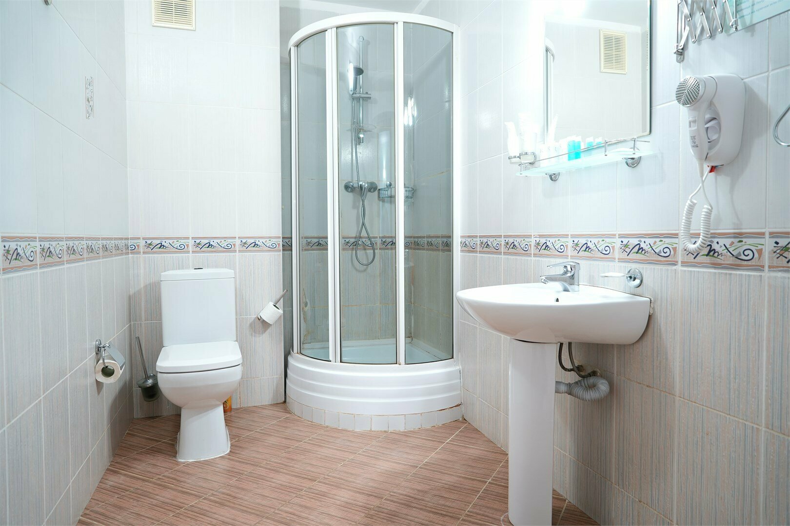 Стандарт 2-х комнатный. Заезд в 18-00, выезд в 16-00.