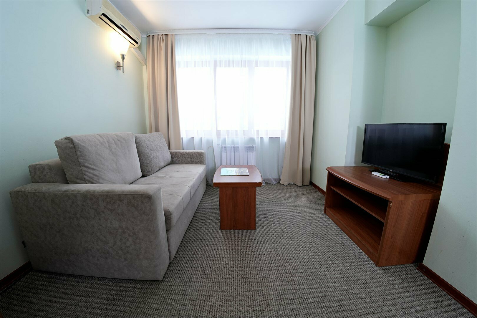 Стандарт 2-х комнатный. Заезд в 18-00, выезд в 16-00.