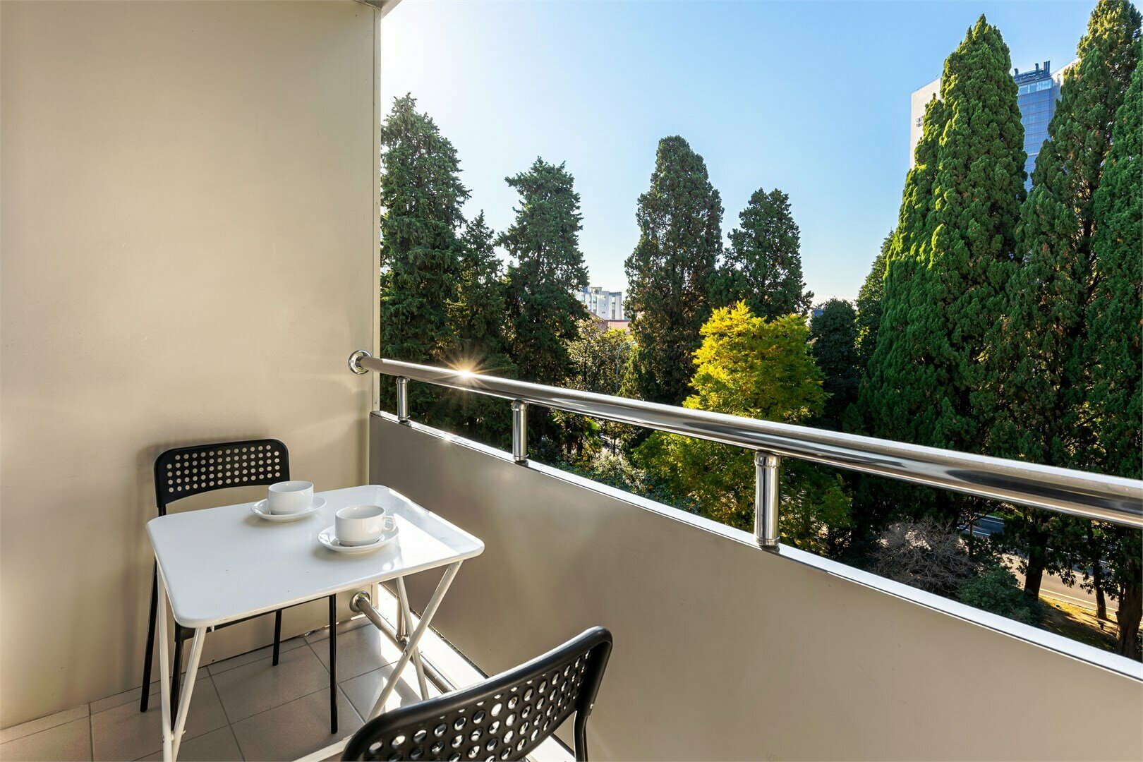 Трехместный номер с балконом и общими удобствами на этаже