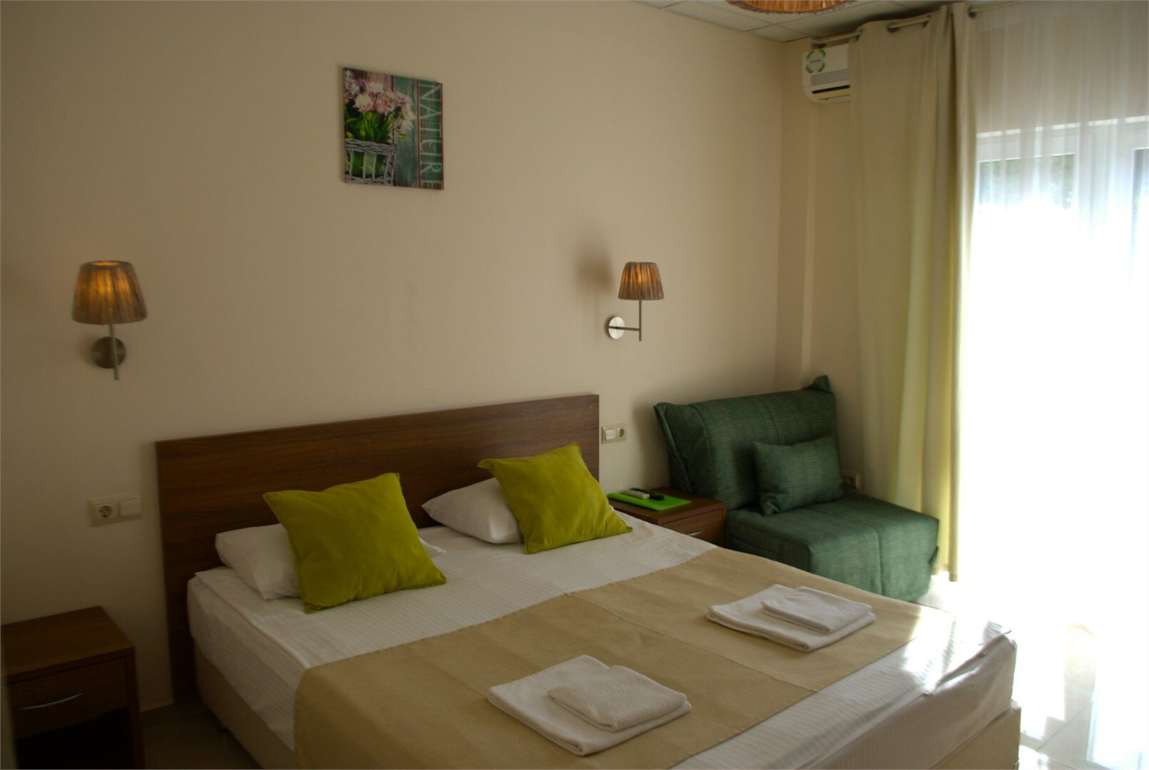 Двухместный с общим балконом и креслом-кроватью