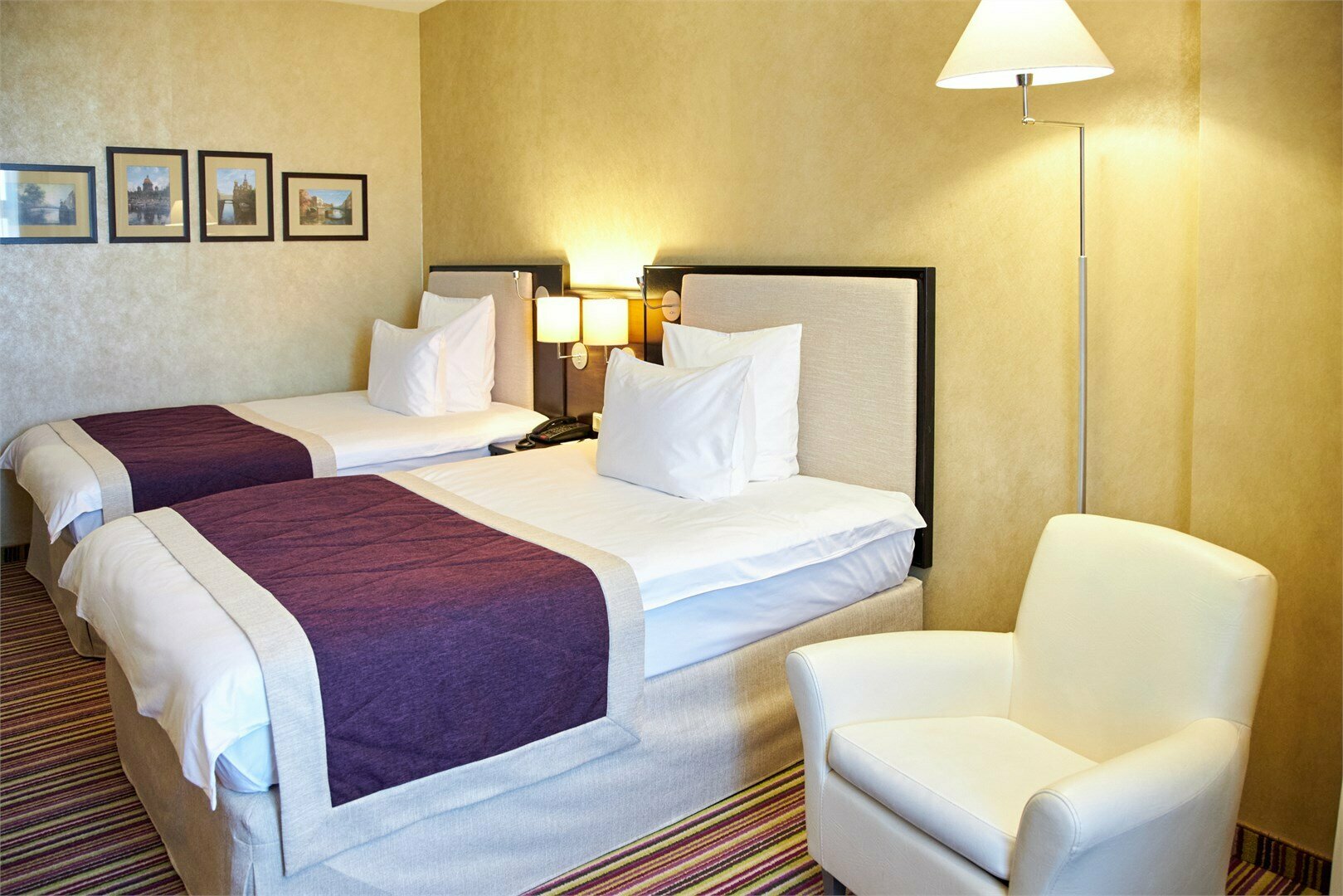 Стандарт с двумя кроватями | Вид на Неву