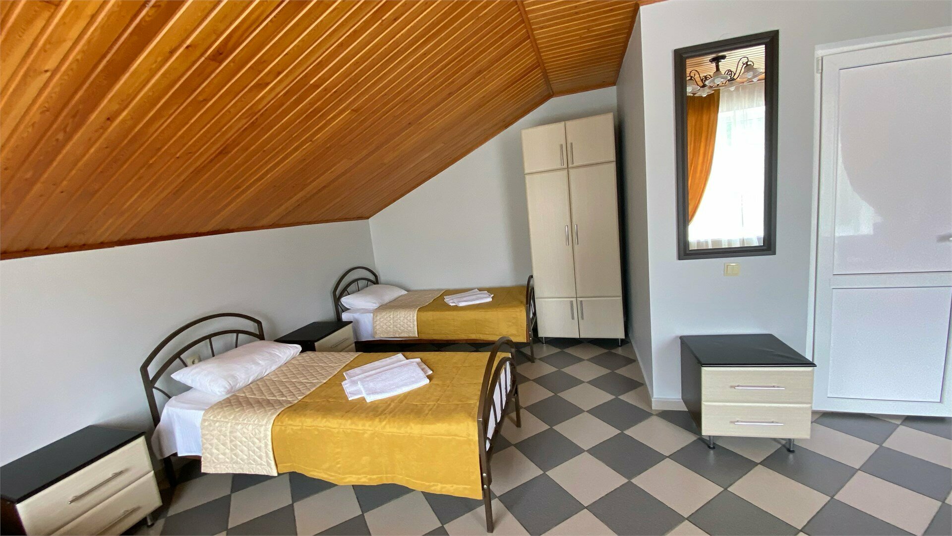 Четырехместный номер с видом на горы