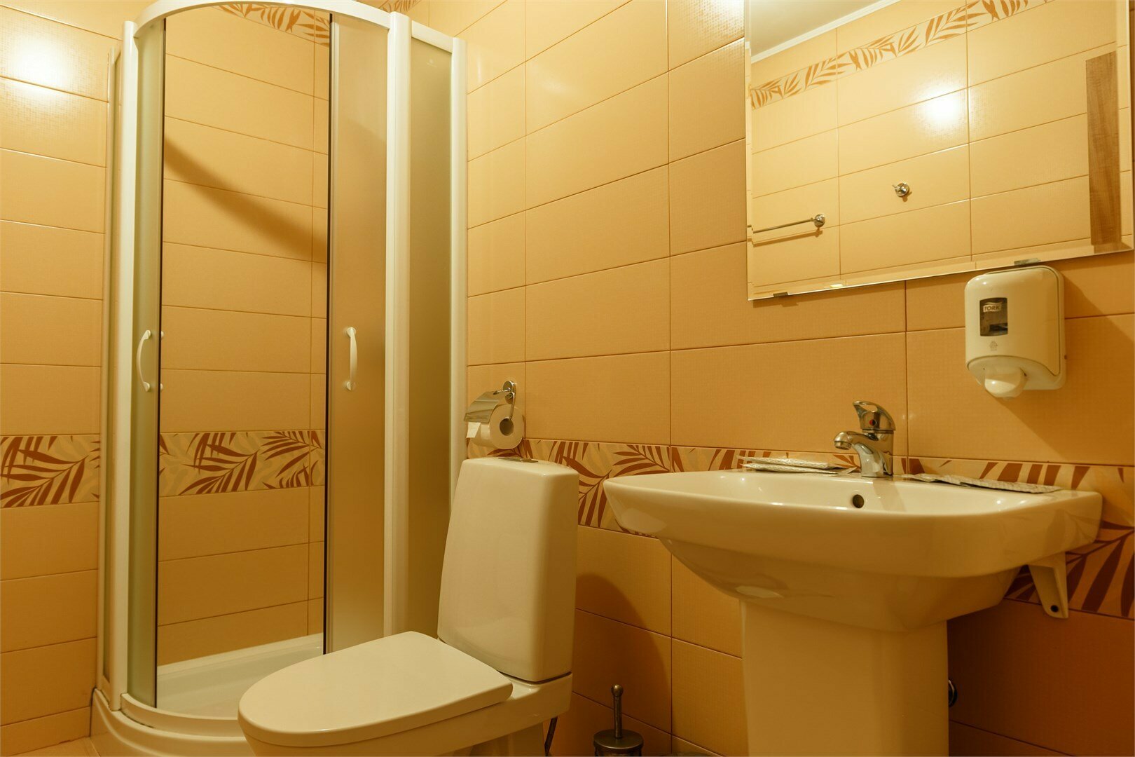 КОТТЕДЖ №8 двухэтажный с верандой на 10 основных мест