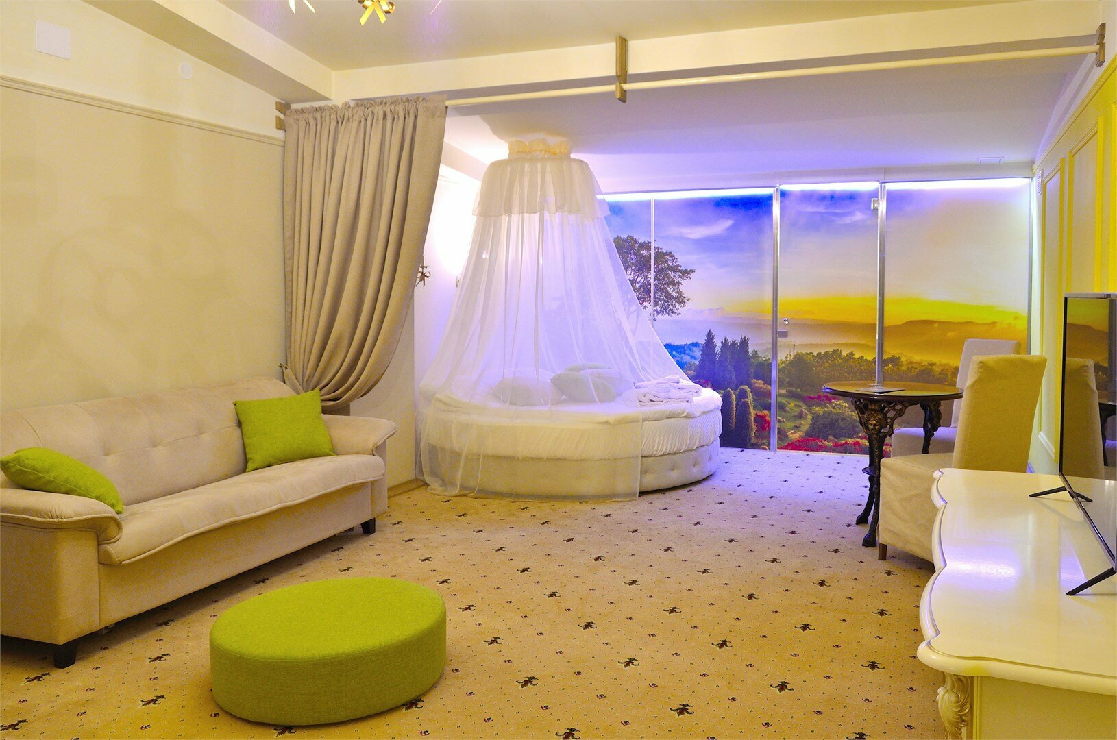 Улучшенный люкс с кроватью размера «king-size»