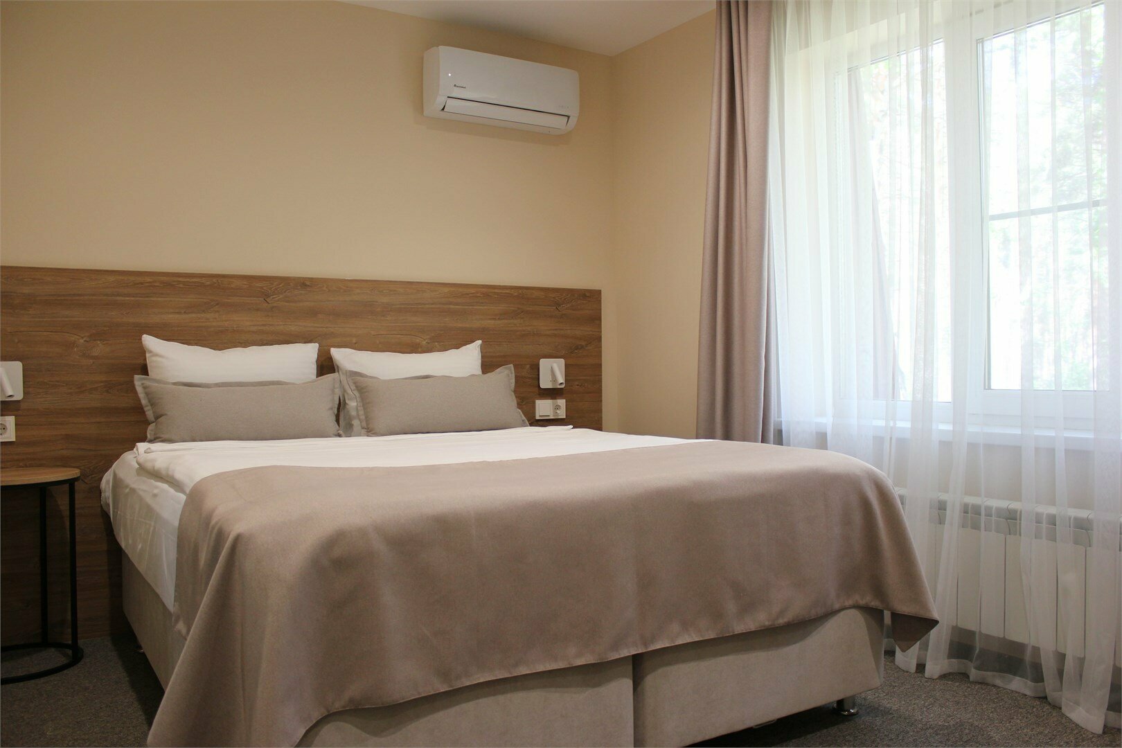 Шестиместные апартаменты улучшенные. Корпус 4* (Заезд в 14-00, выезд в 12-00)