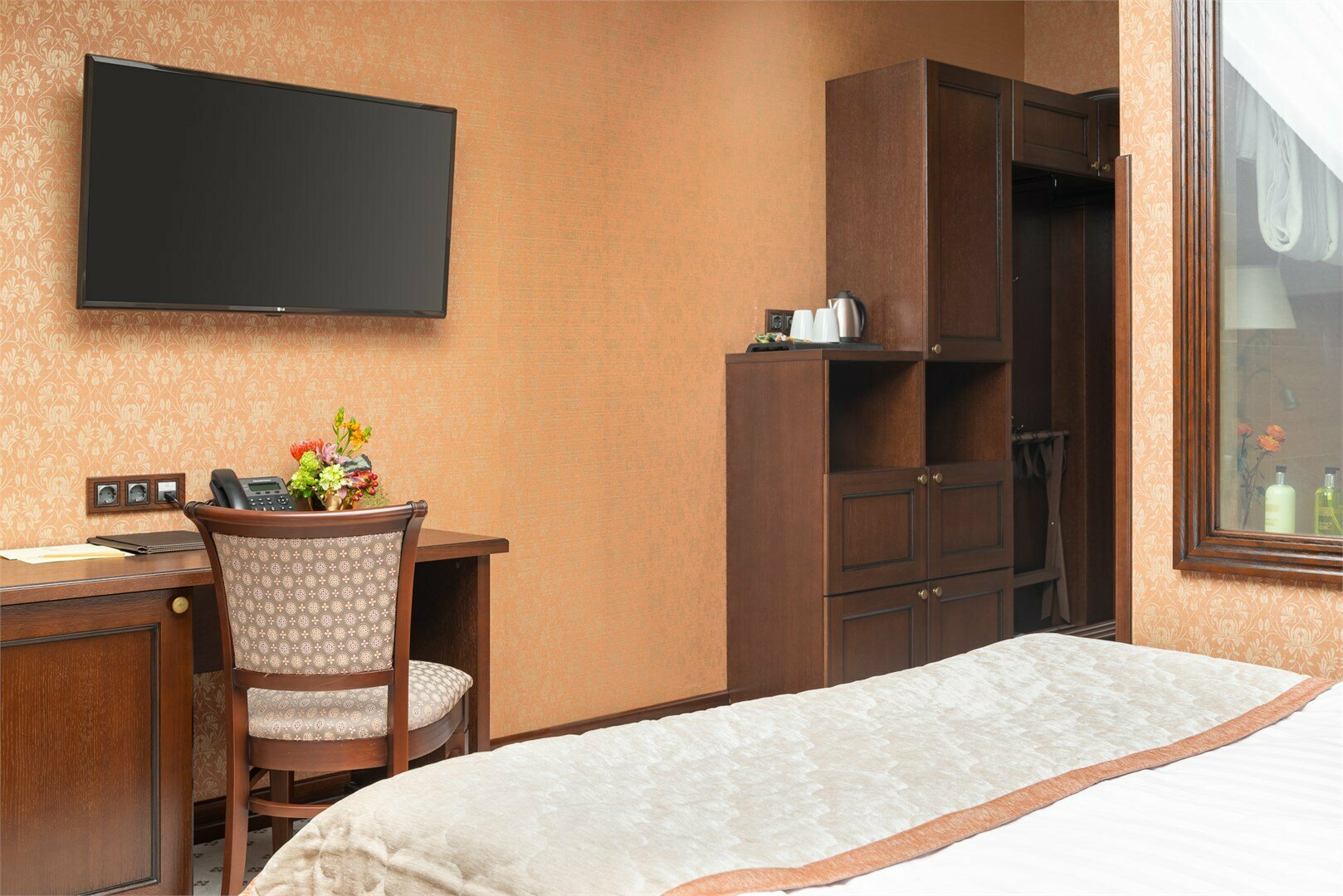 Улучшенный мансардный номер с ванной