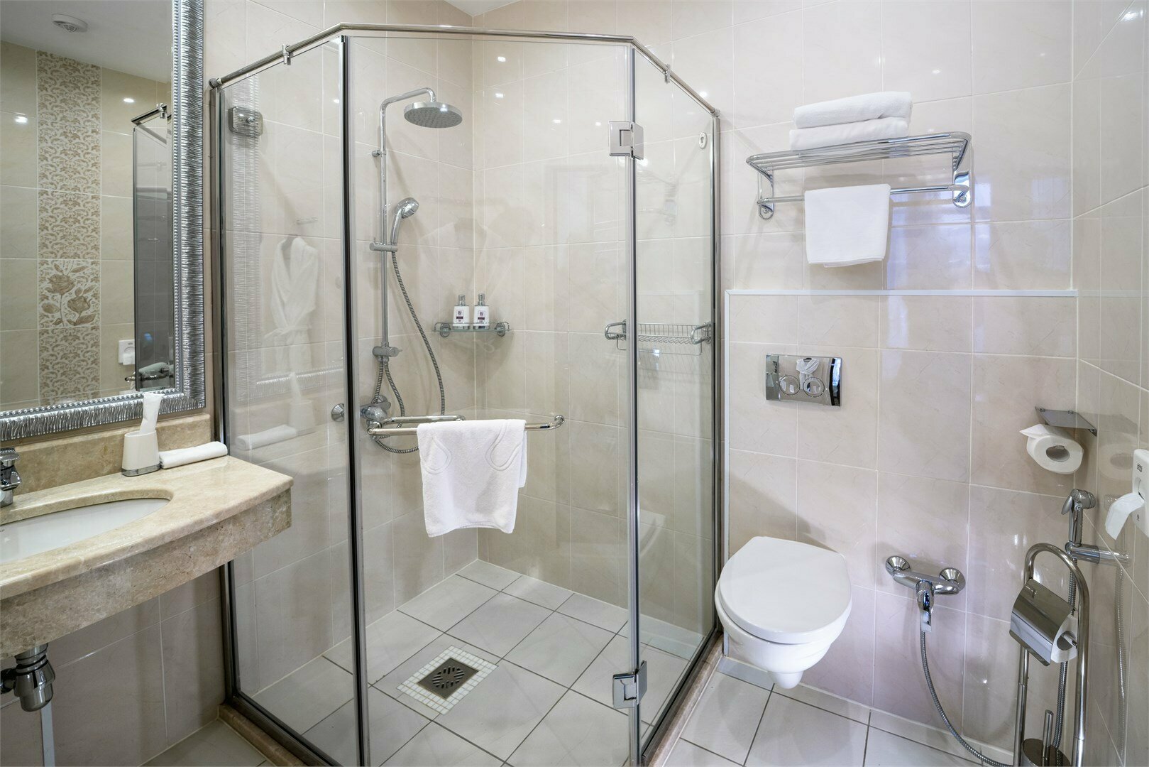 Стандартный номер с балконом и 1 двуспальной кроватью