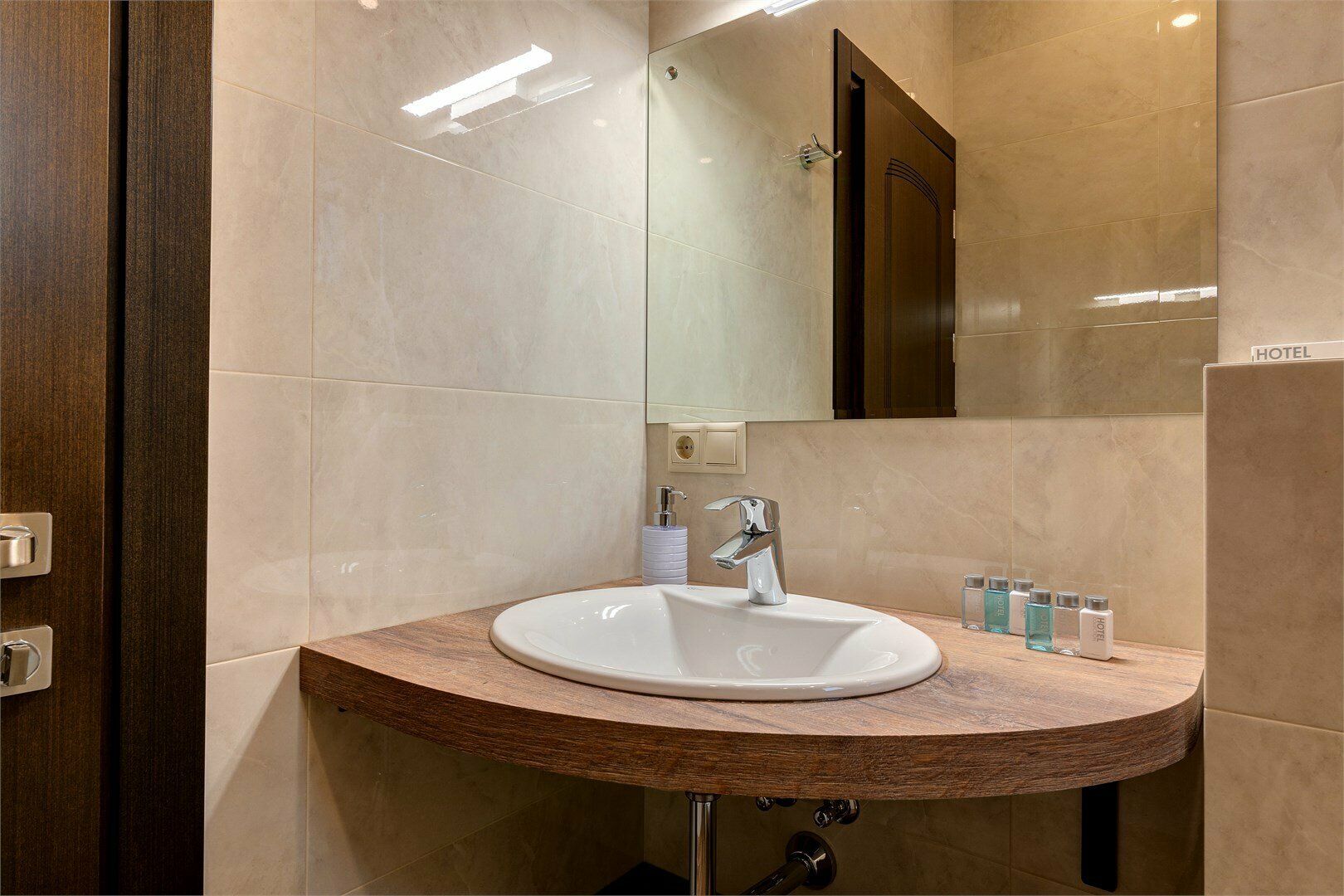 Стандарт с балконом и диваном