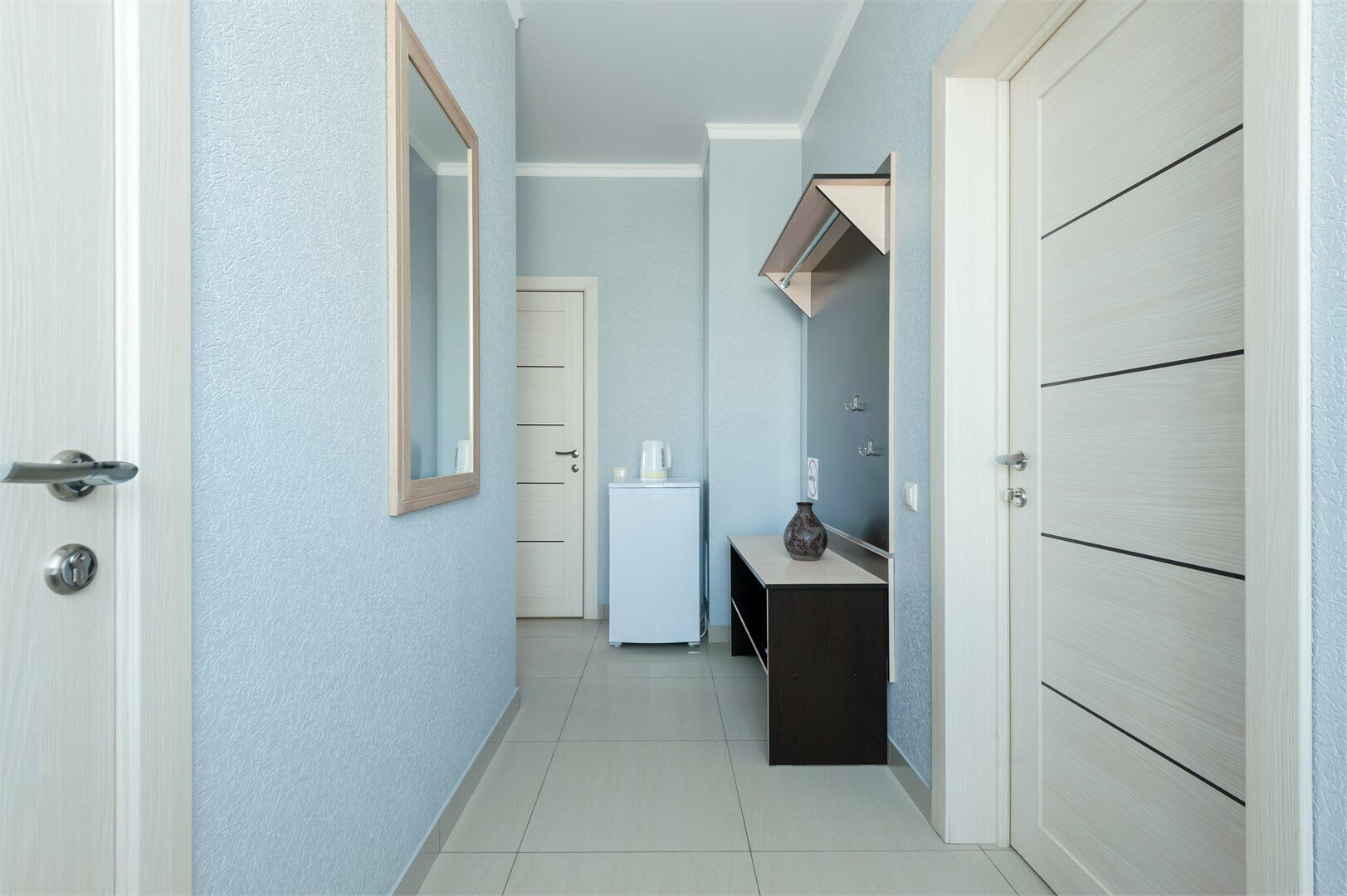 Стандарт в блоке с одной кроватью (общая ванная комната на два номера)