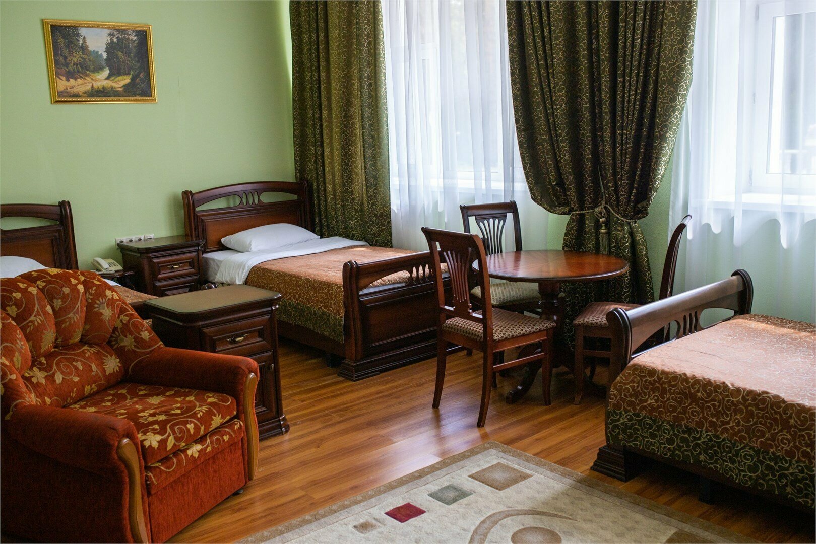 Стандарт семейный (корпус №2, 5-ти этажный, 1 этаж, 3 кровати + 1 доп.место)