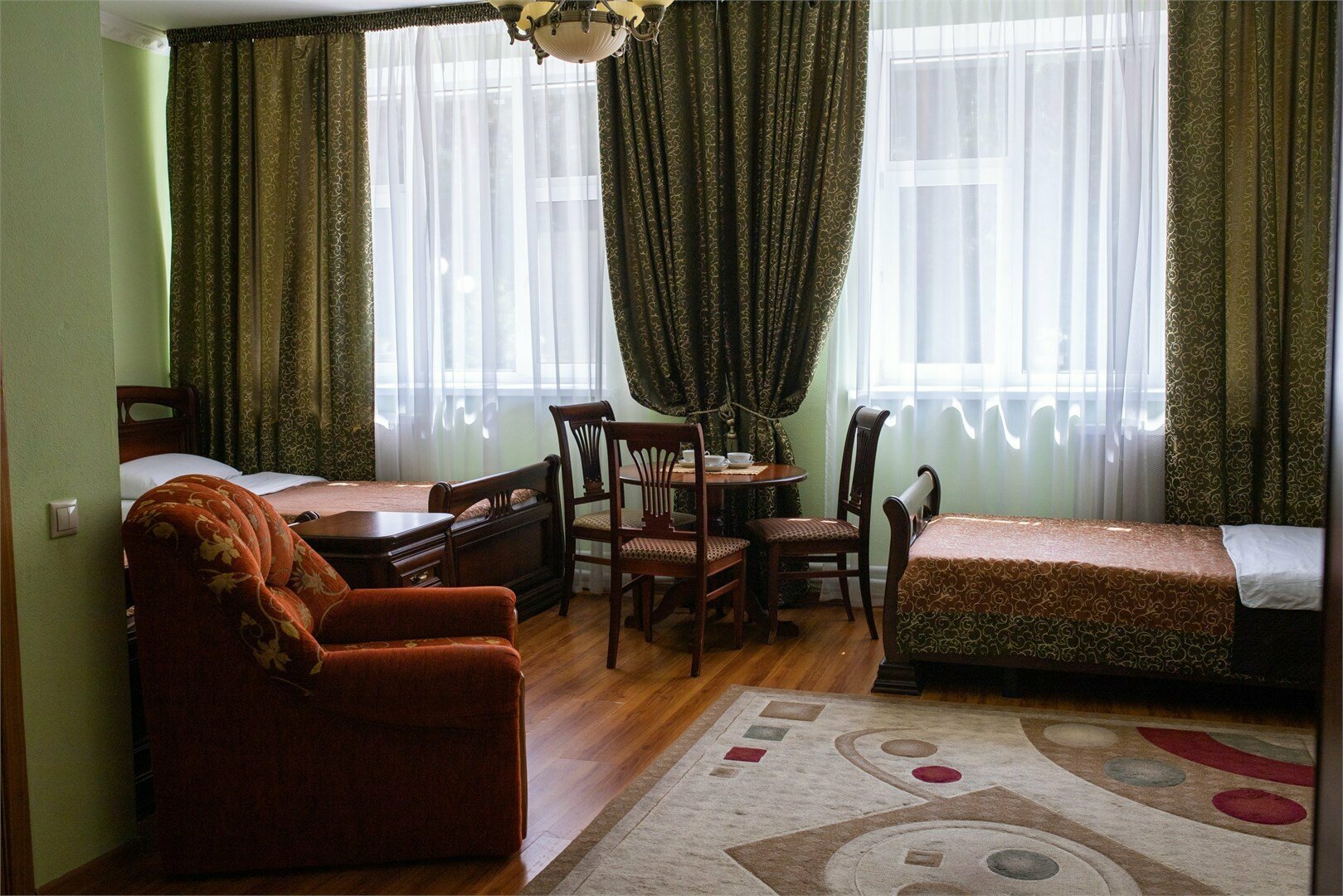 Стандарт семейный (корпус №2, 5-ти этажный, 1 этаж, 3 кровати + 1 доп.место)