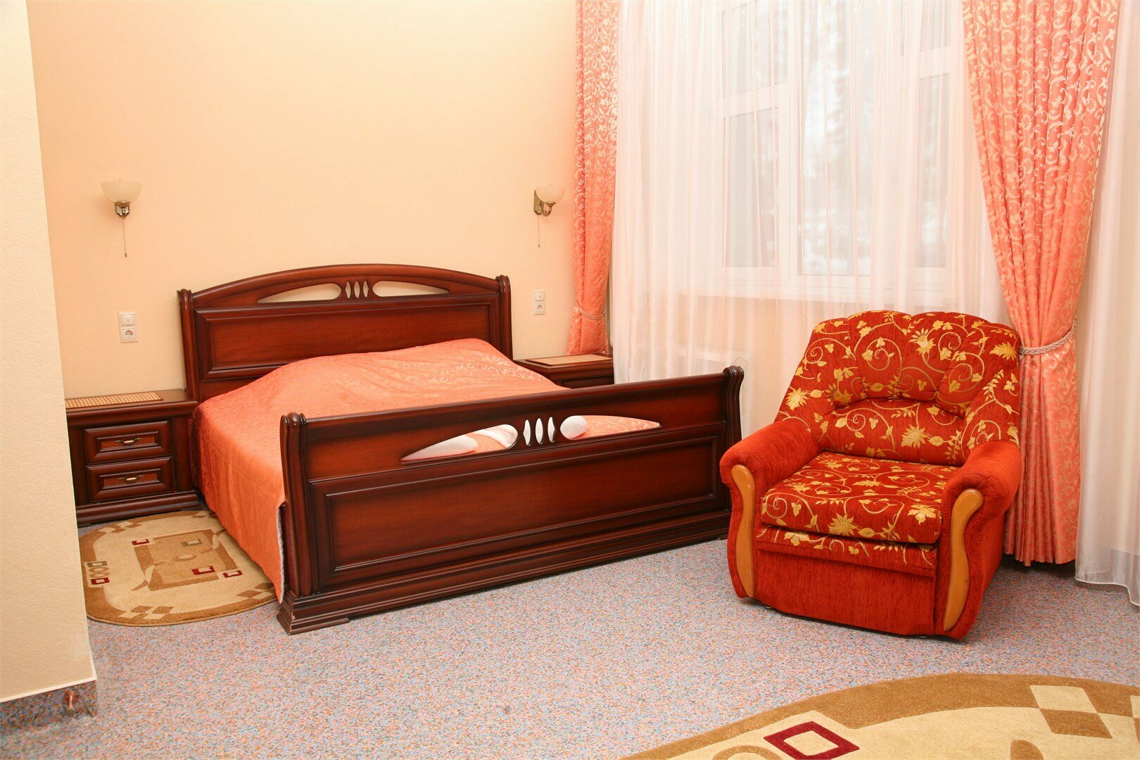 Джуниор сюит (корпус №2, 5-ти этажный, 2, 3 этаж, двуспальная кровать + 2 доп.места)