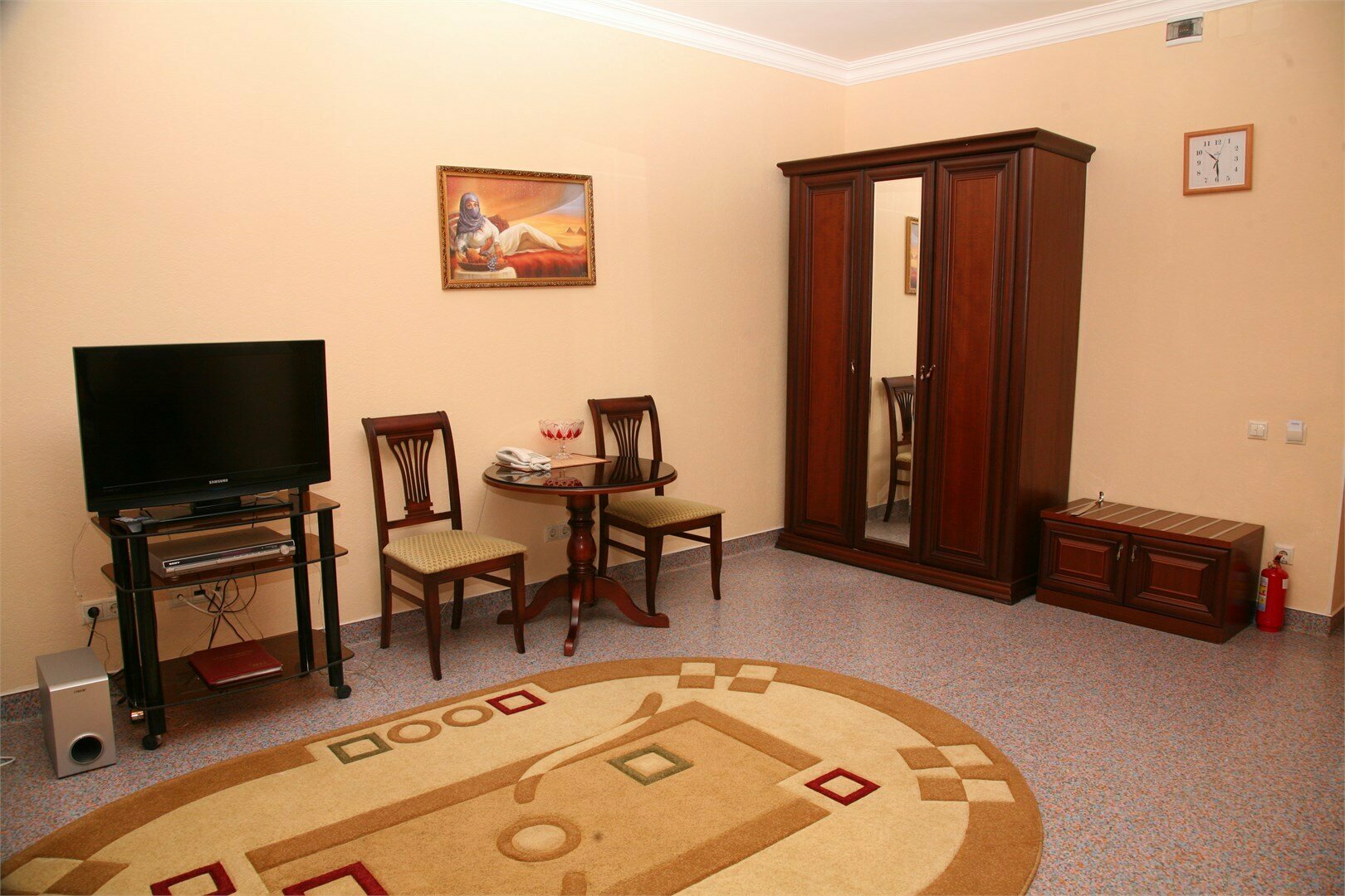 Джуниор сюит (корпус №2, 5-ти этажный, 2, 3 этаж, двуспальная кровать + 2 доп.места)