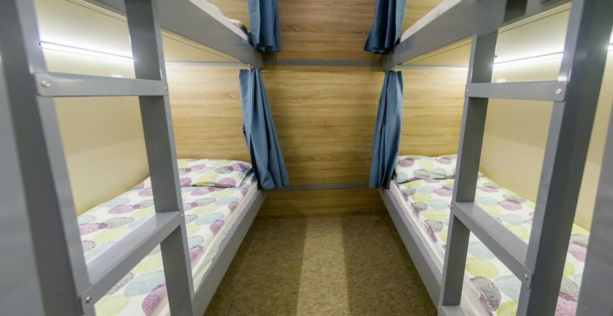 Двухместный номер эконом-класса с 2 отдельными кроватями