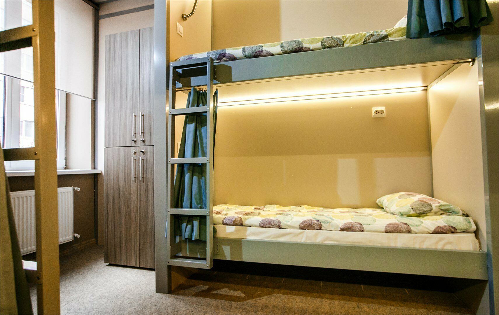 Общий номер для мужчин и женщин с 8 кроватями