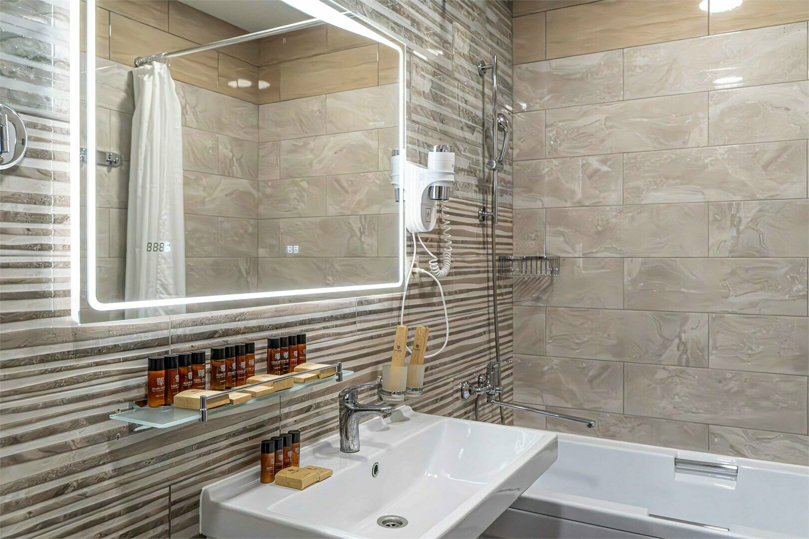 Джуниор сьют твин