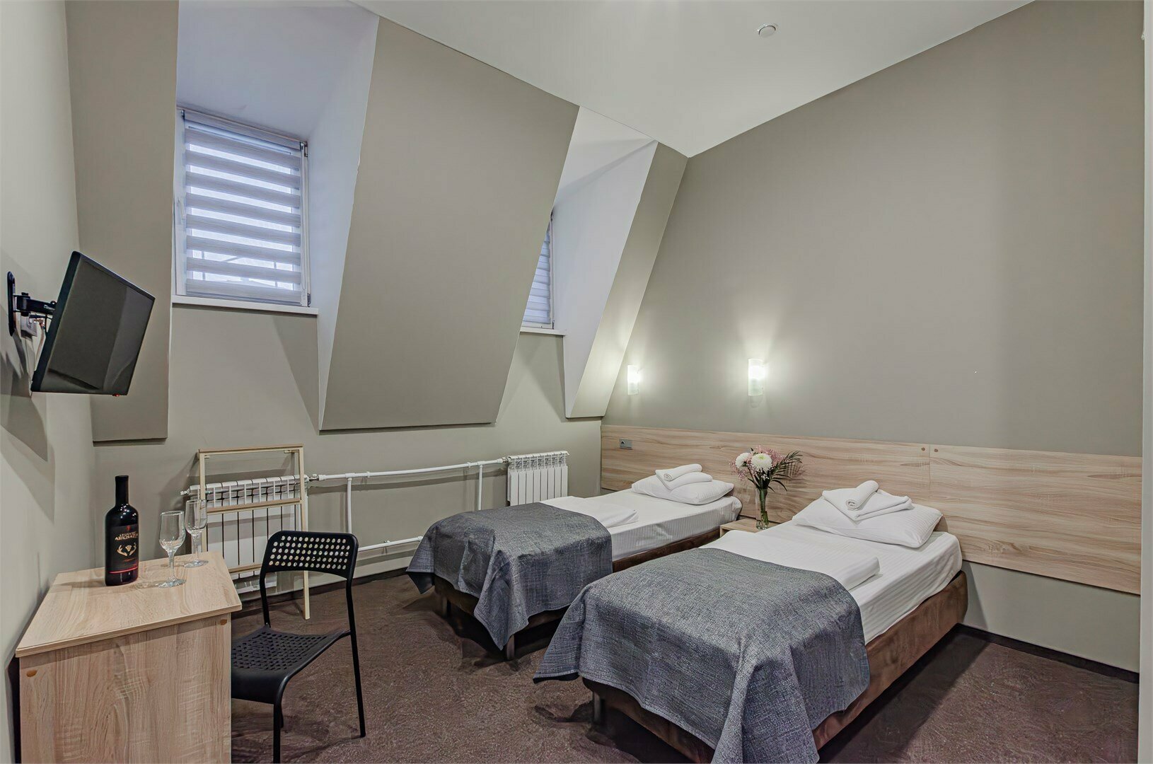 Номер с 2 раздельными кроватями на мансарде