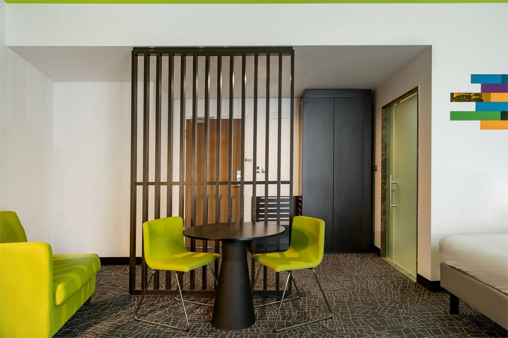 Семейный с одной большой кроватью