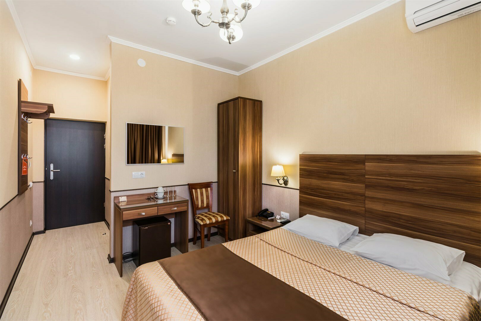 Двухместный номер с одной кроватью, балконом и видом на парк