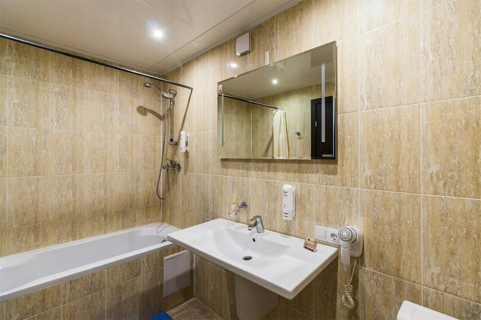 Бизнес с балконом и видом на парк