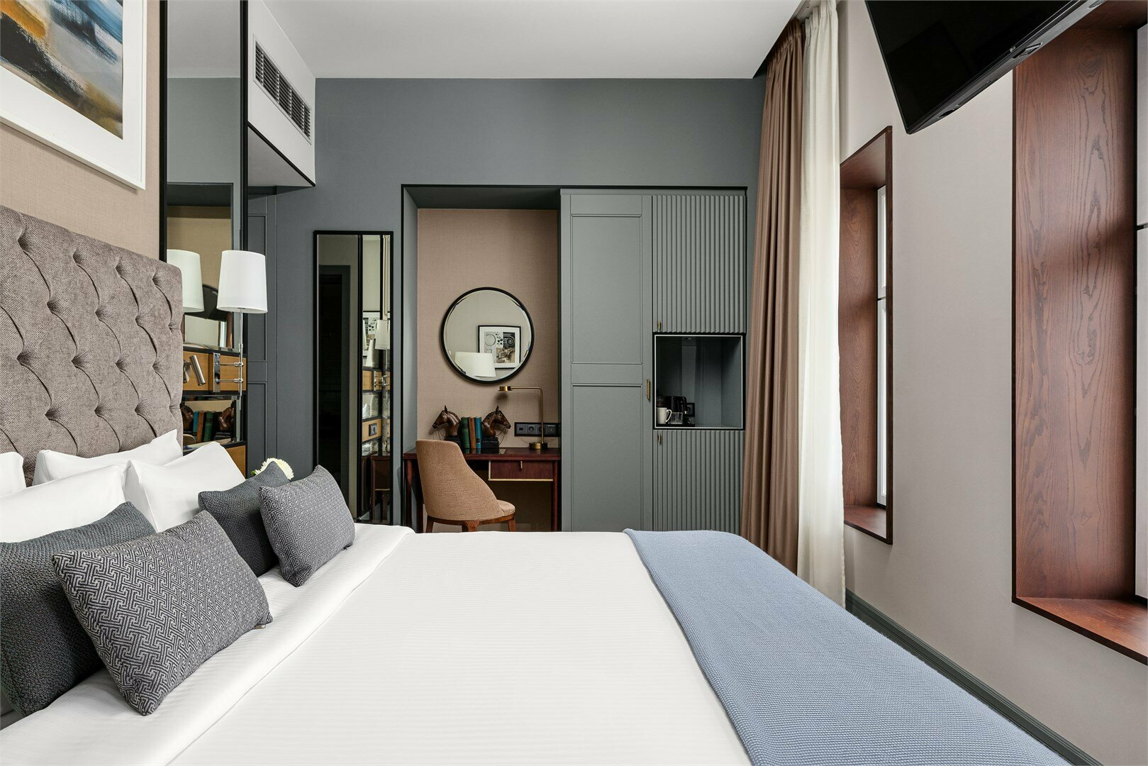 KING COMFORT ACCESSIBLE ROOM