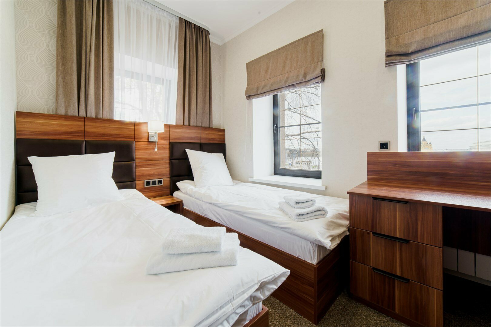 Стандартный номер с 2 односпальными кроватями и диваном