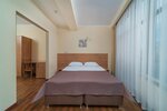 Трехместный номер с балконом в Room Hotel