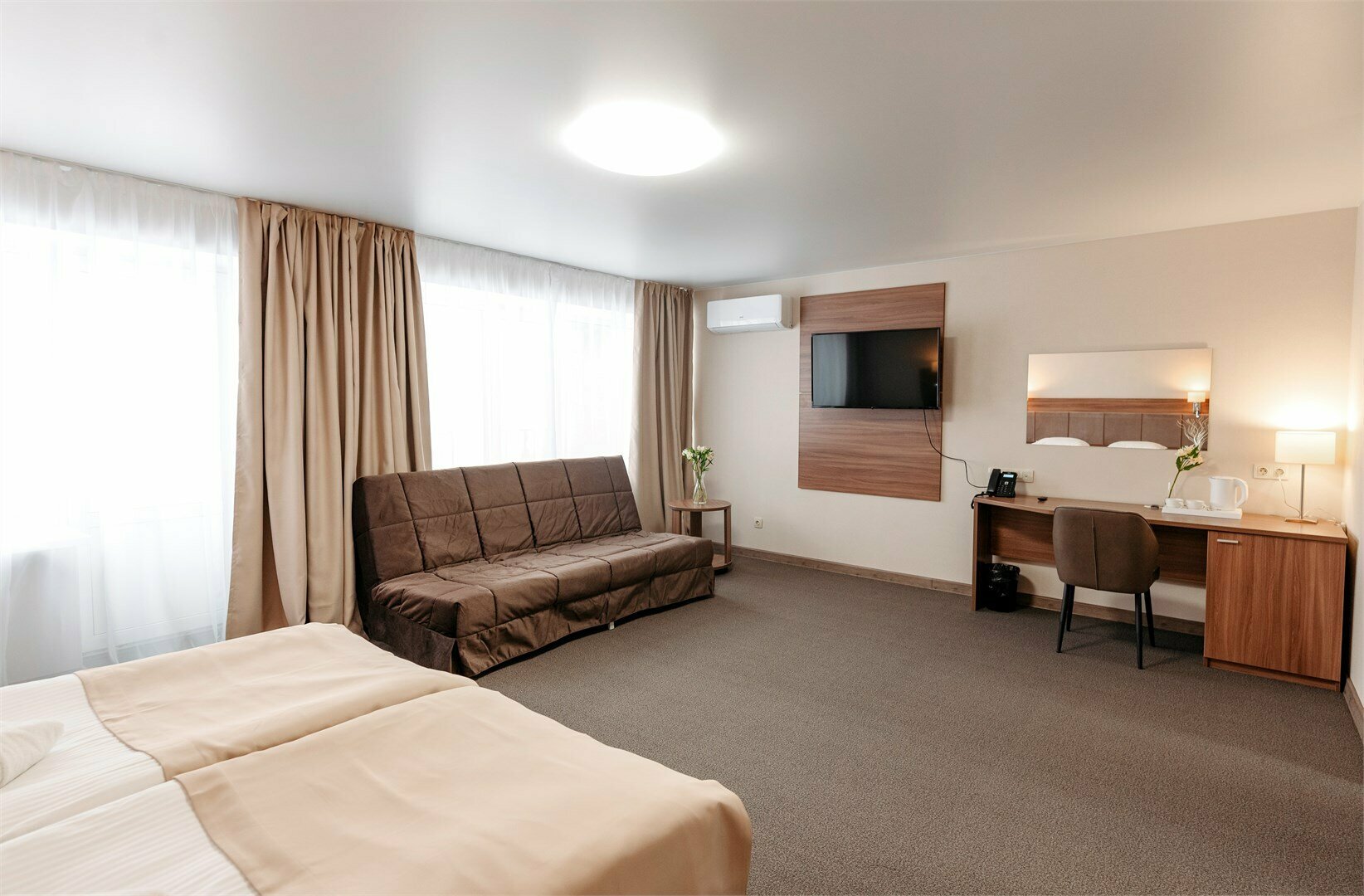 ДЕЛЮКС (1 ДВУСПАЛЬНАЯ КРОВАТЬ)