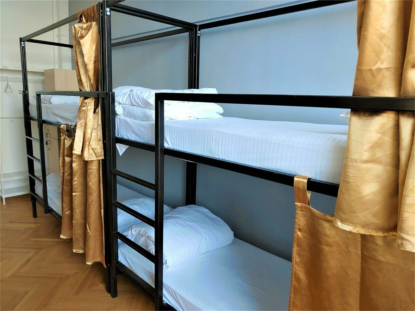 Нижнее место в женском 8ми местном номере №410