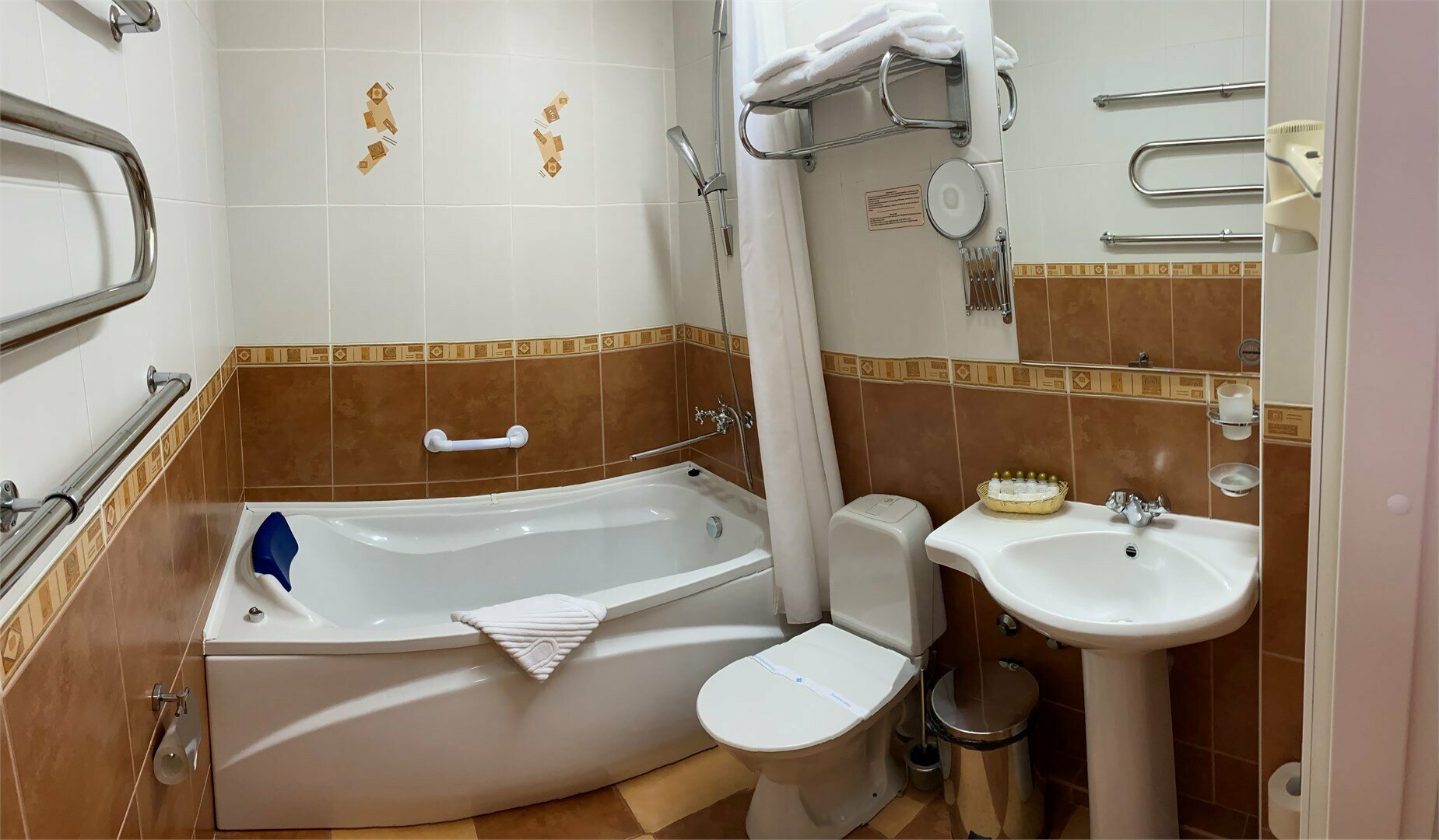 Полулюкс DBL с проектором 201