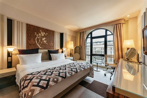 Жалаңаш әйелдердің жатқан суреттері