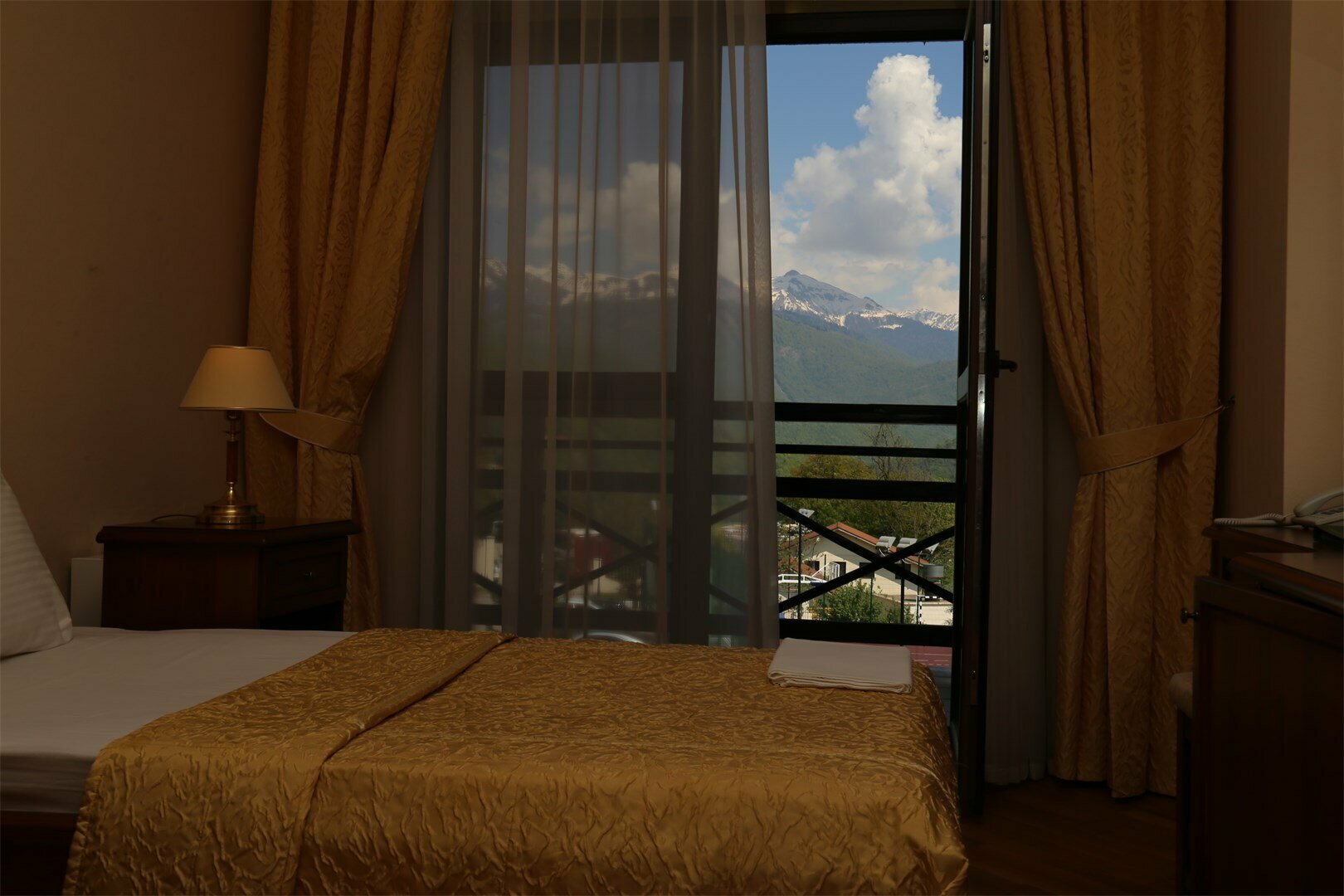 Корпус № 5. Стандарт с балконом (две односпальные кровати)